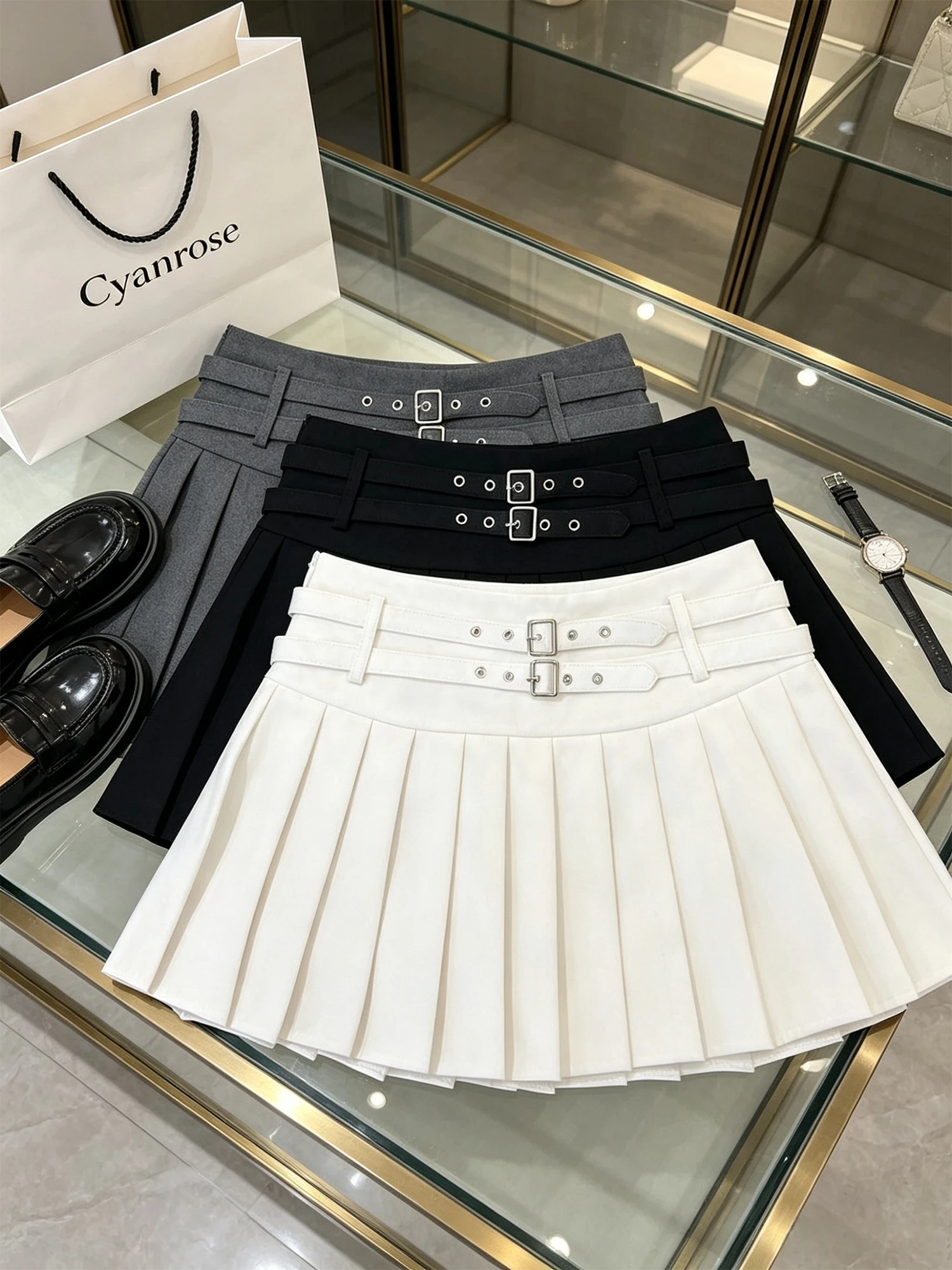 Women White Pleated Skirt Preppy Style Vintage Y2K Gyaru Korean Style A-line Short Skirt High Waist Mini Skirt for Women Summer
Women White Pleated Skirt Preppy Style Vintage Y2K Gyaru Korean Style A-line Short Skirt High Waist Mini Skirt for Women Summer