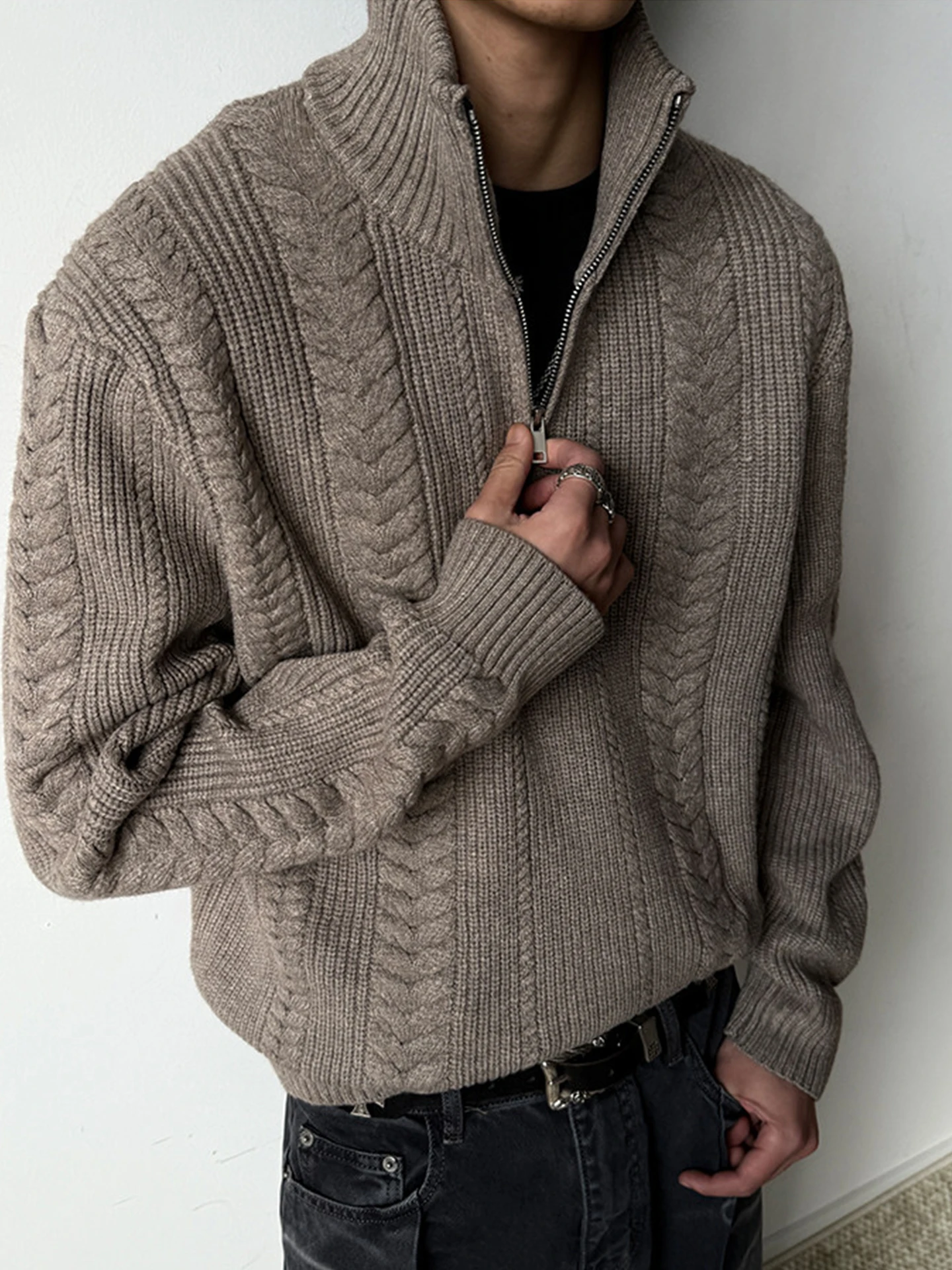 Мужской свитер Heavyweight Wheat Ear Twist с воротником-стойкой на молнии, текстура Cleanfit, осенне-зимний, вязаный, повседневный, стильный...
Мужской свитер Heavyweight Wheat Ear Twist с воротником-стойкой на молнии, текстура Cleanfit, осенне-зимний, вязаный, повседневный, стильный...