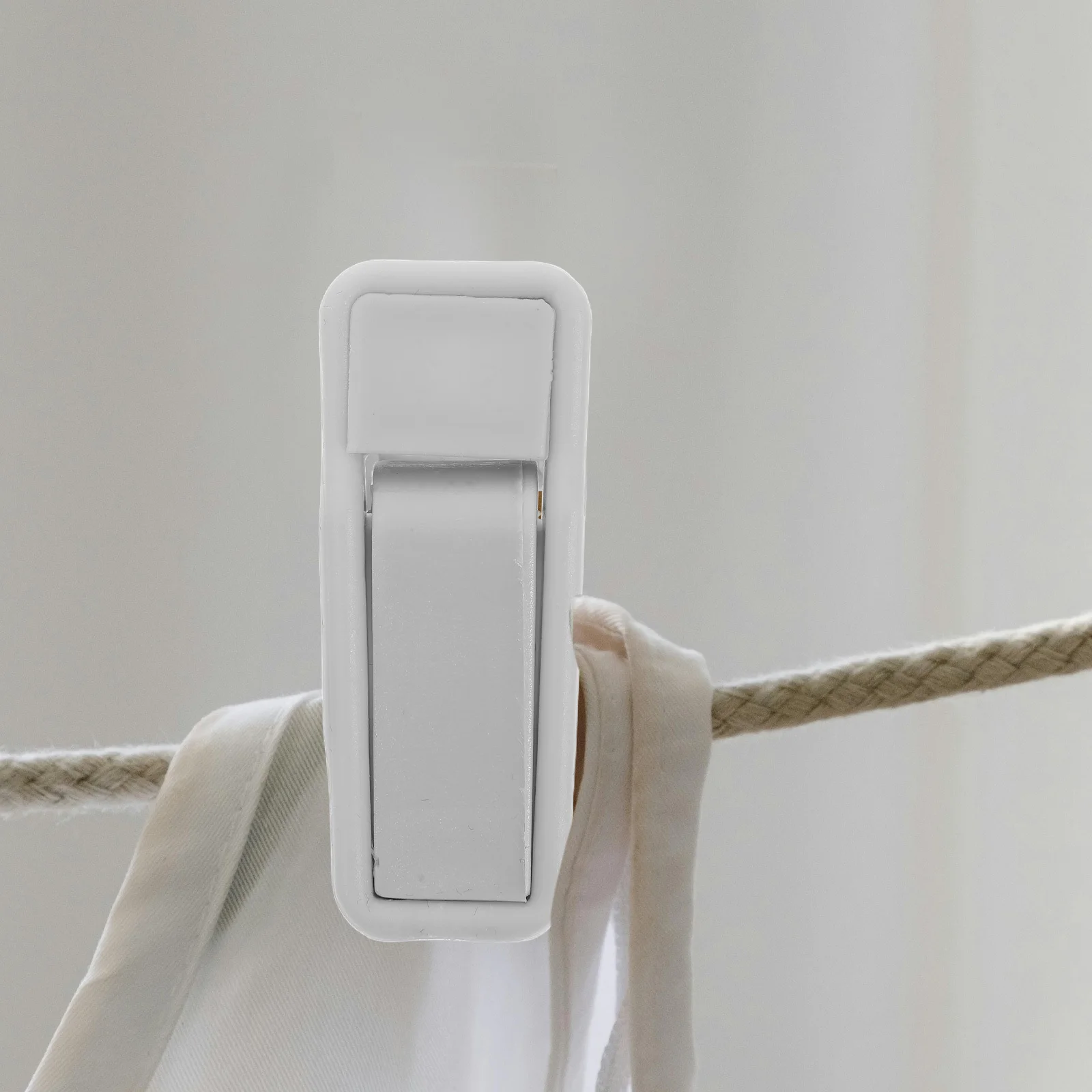 40Pcs Versatile Plastic Clothes Clips Lightweight Reusable Home Laundry Storage Food Hanging Bag Clip
40Pcs Versatile Plastic Clothes Clips Lightweight Reusable Home Laundry Storage Food Hanging Bag Clip