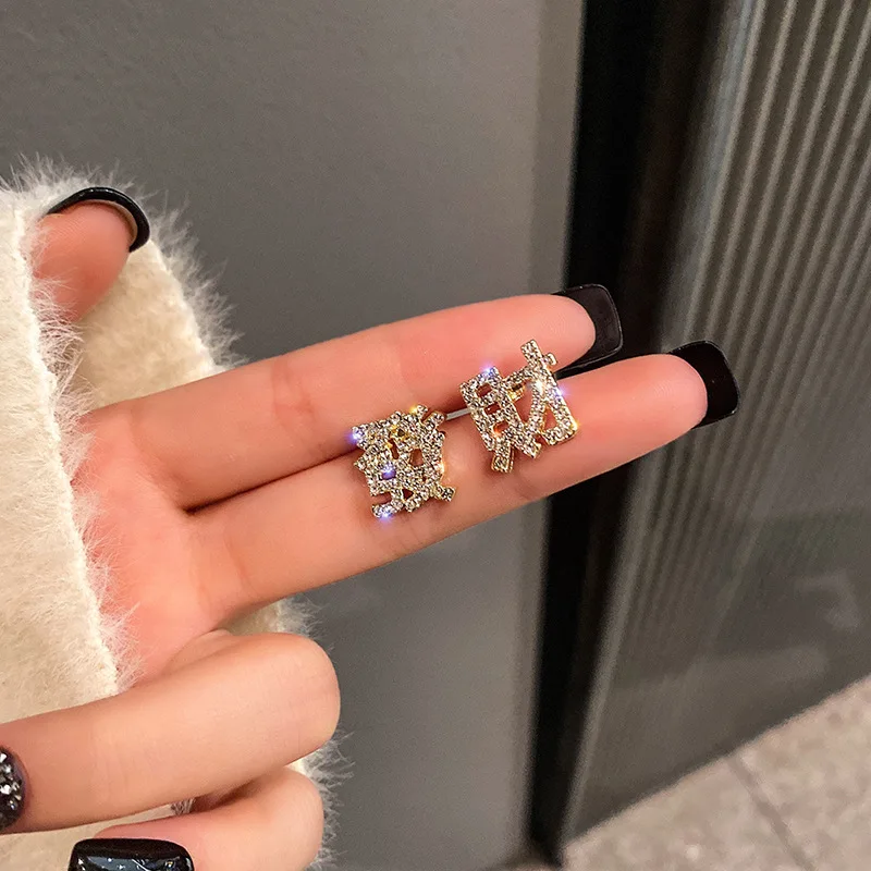 1 Pair Fashion Cubic zircon Get rich Letter Earrings Drop Small Hoop Earings For Women Jewelry Gifts for New Year
1 Pair Fashion Cubic zircon Get rich Letter Earrings Drop Small Hoop Earings For Women Jewelry Gifts for New Year