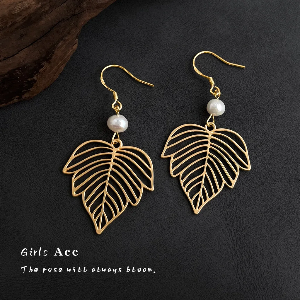 Women Fashion Commuter Niche Matte Hollow Leaf Earrings French Advanced Sense Freshwater Pearl Drop Earrings Hot Sale Jewelry
Women Fashion Commuter Niche Matte Hollow Leaf Earrings French Advanced Sense Freshwater Pearl Drop Earrings Hot Sale Jewelry