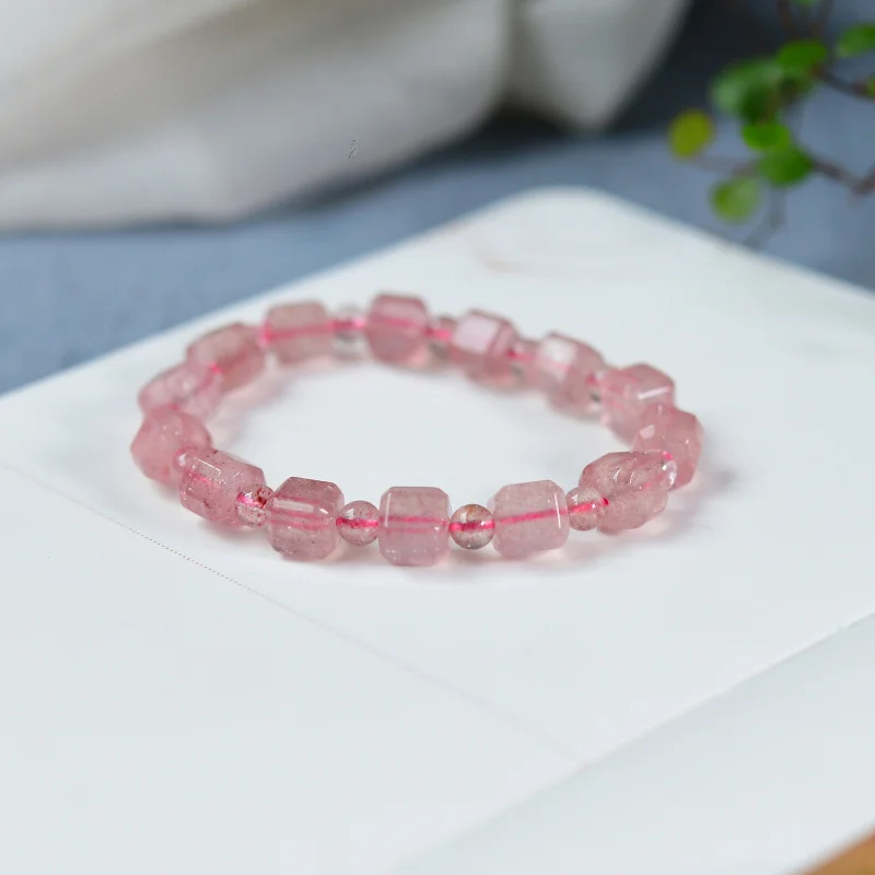 Natural Strawberry Sugar Cube Single Circle Bracelet Versatile Pink Beaded Jewelry
Natural Strawberry Sugar Cube Single Circle Bracelet Versatile Pink Beaded Jewelry