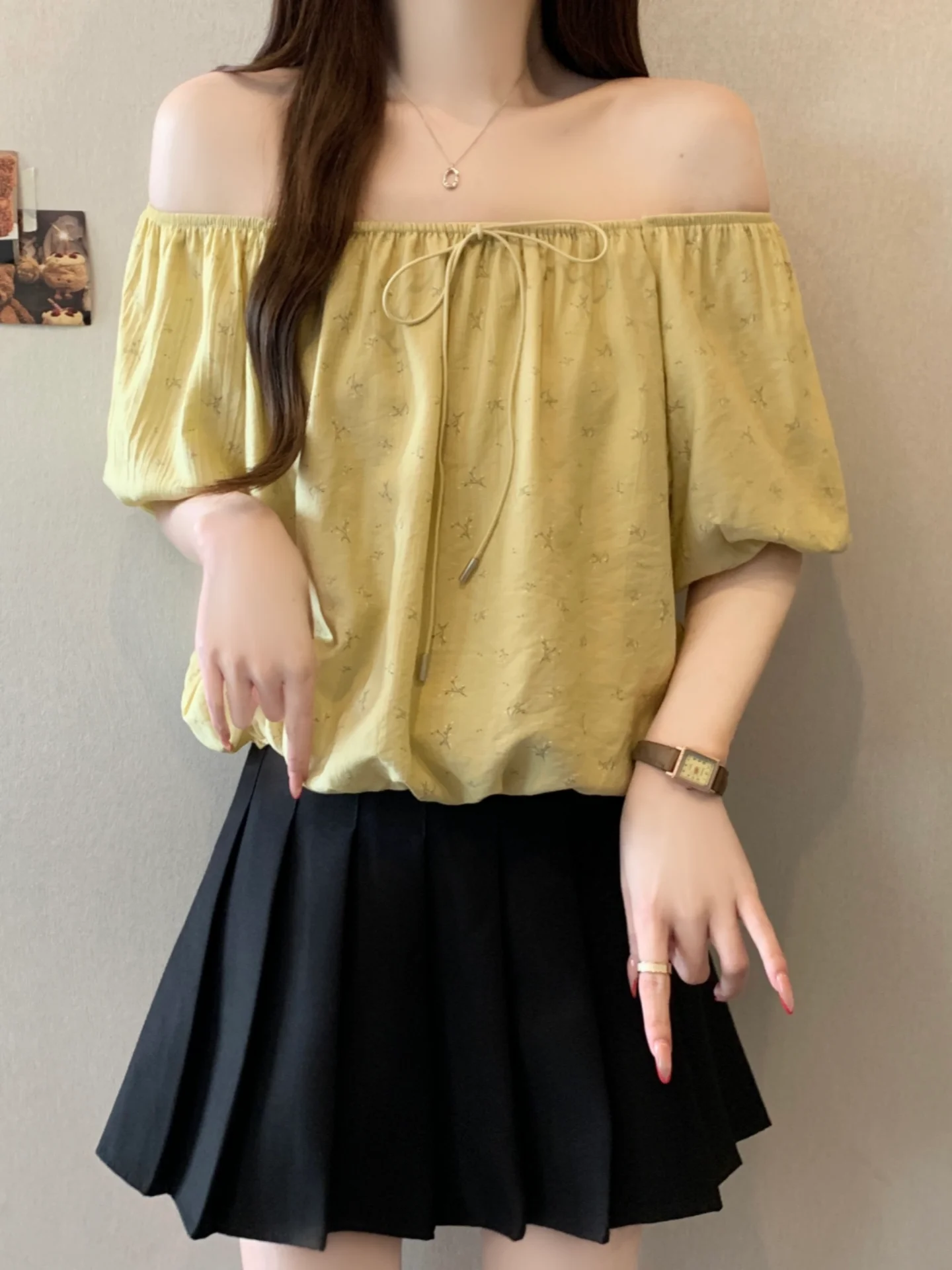 Summer Short Sleeve Bubble Shirt Women's Korean Style Loose Fit Shoulder Bared One-Shoulder Top Beautiful Small Shirt
Summer Short Sleeve Bubble Shirt Women's Korean Style Loose Fit Shoulder Bared One-Shoulder Top Beautiful Small Shirt