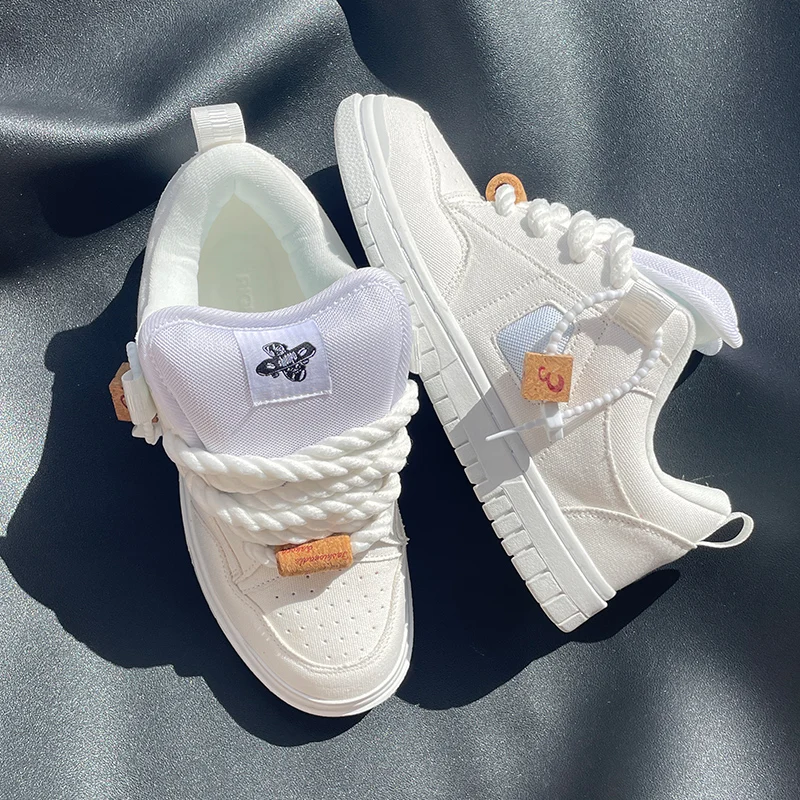 New Men's Shoes, Autumn and Winter Sports Shoes, Simple Style, White Student Trendy Shoes, Low-Top Korean Style, Large Size Couple's Trendy Sneakers
New Men's Shoes, Autumn and Winter Sports Shoes, Simple Style, White Student Trendy Shoes, Low-Top Korean Style, Large Size Couple's Trendy Sneakers