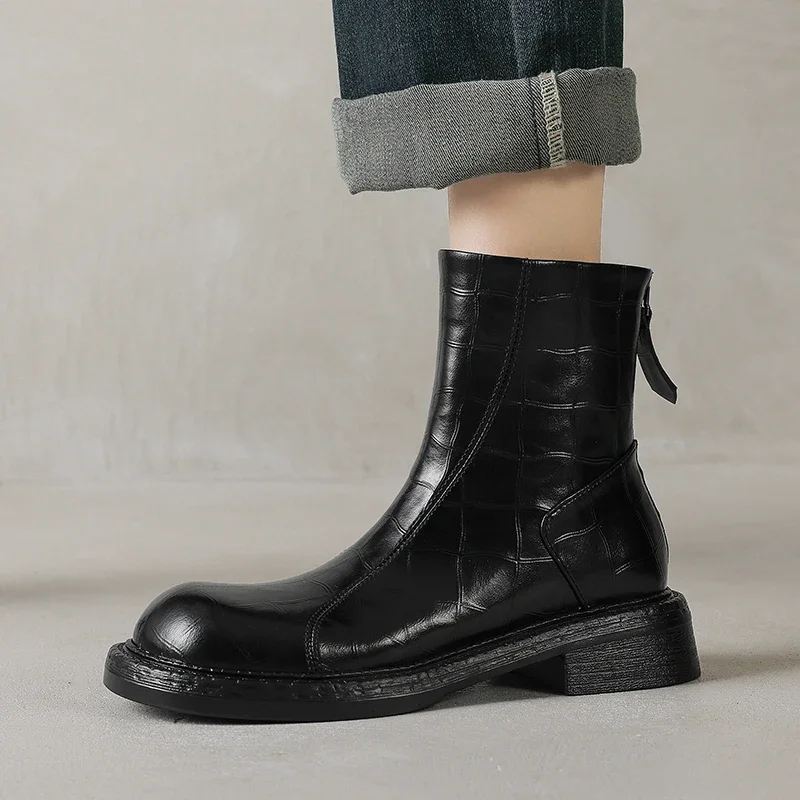 Новинка 2023 года, осенне-зимние женские ботильоны из натуральной кожи высотой 22-25 см, короткие ботинки из воловьей кожи с рисунком камня на толстом каблуке и молнии сзади
Новинка 2023 года, осенне-зимние женские ботильоны из натуральной кожи высотой 22-25 см, короткие ботинки из воловьей кожи с рисунком камня на толстом каблуке и молнии сзади