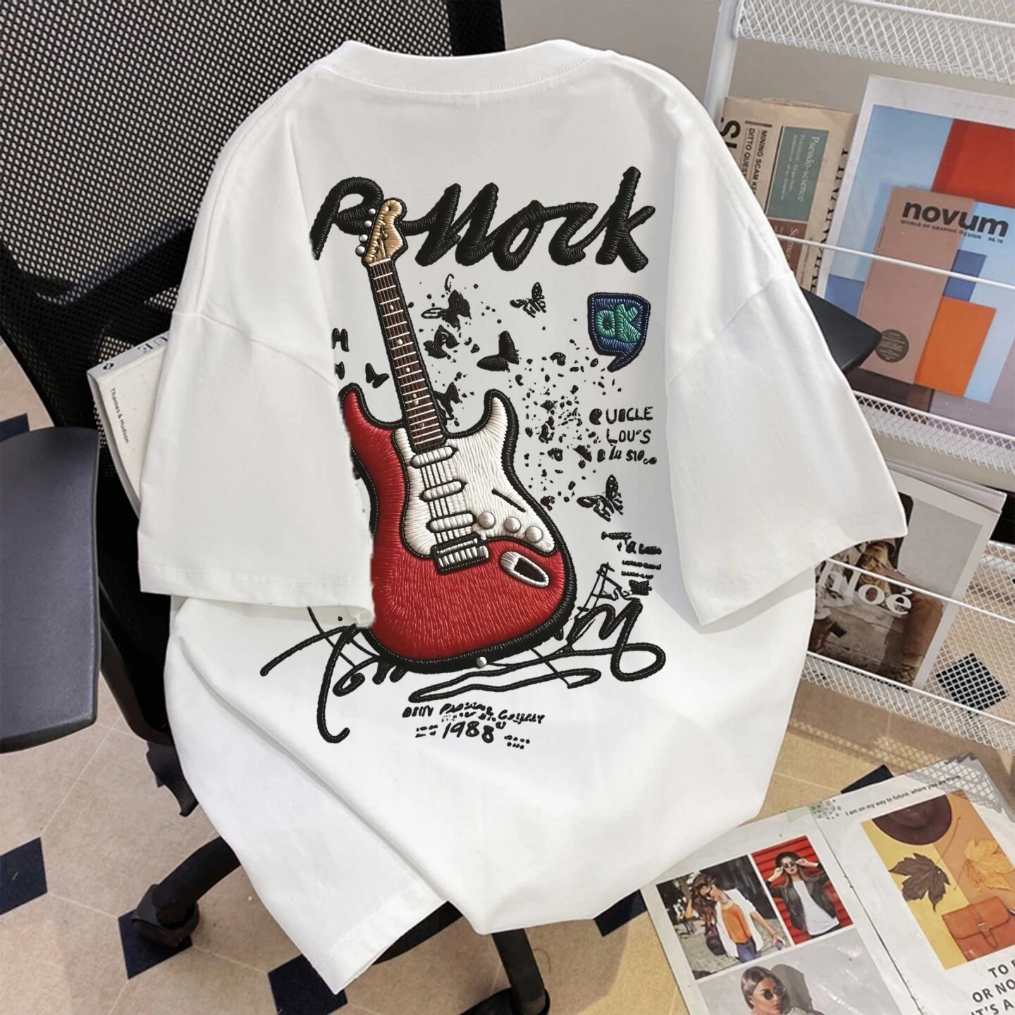 American New Style Short-sleeved T-shirt Male Black Female Color Guitar Print Round Neck Loose Cotton Trend Top
American New Style Short-sleeved T-shirt Male Black Female Color Guitar Print Round Neck Loose Cotton Trend Top