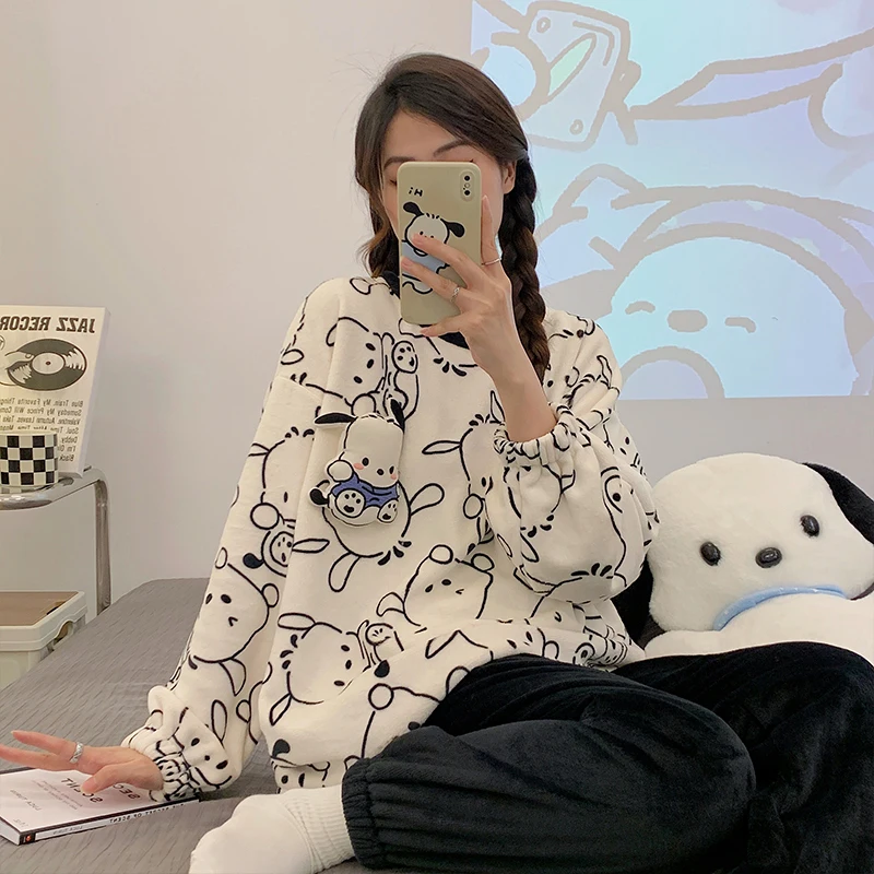 Пижама Sanrio Pacha женская зимняя утепленная Шелковая пижама из кораллового флиса Женская домашняя одежда из двух предметов женская пижама
Пижама Sanrio Pacha женская зимняя утепленная Шелковая пижама из кораллового флиса Женская домашняя одежда из двух предметов женская пижама