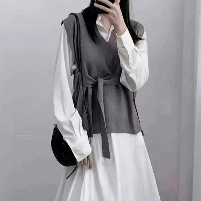 Винтажный вязаный женский осенне-зимний модный трикотаж на шнуровке во французском стиле без рукавов с v-образным вырезом, элегантный свитер, жилет
Винтажный вязаный женский осенне-зимний модный трикотаж на шнуровке во французском стиле без рукавов с v-образным вырезом, элегантный свитер, жилет