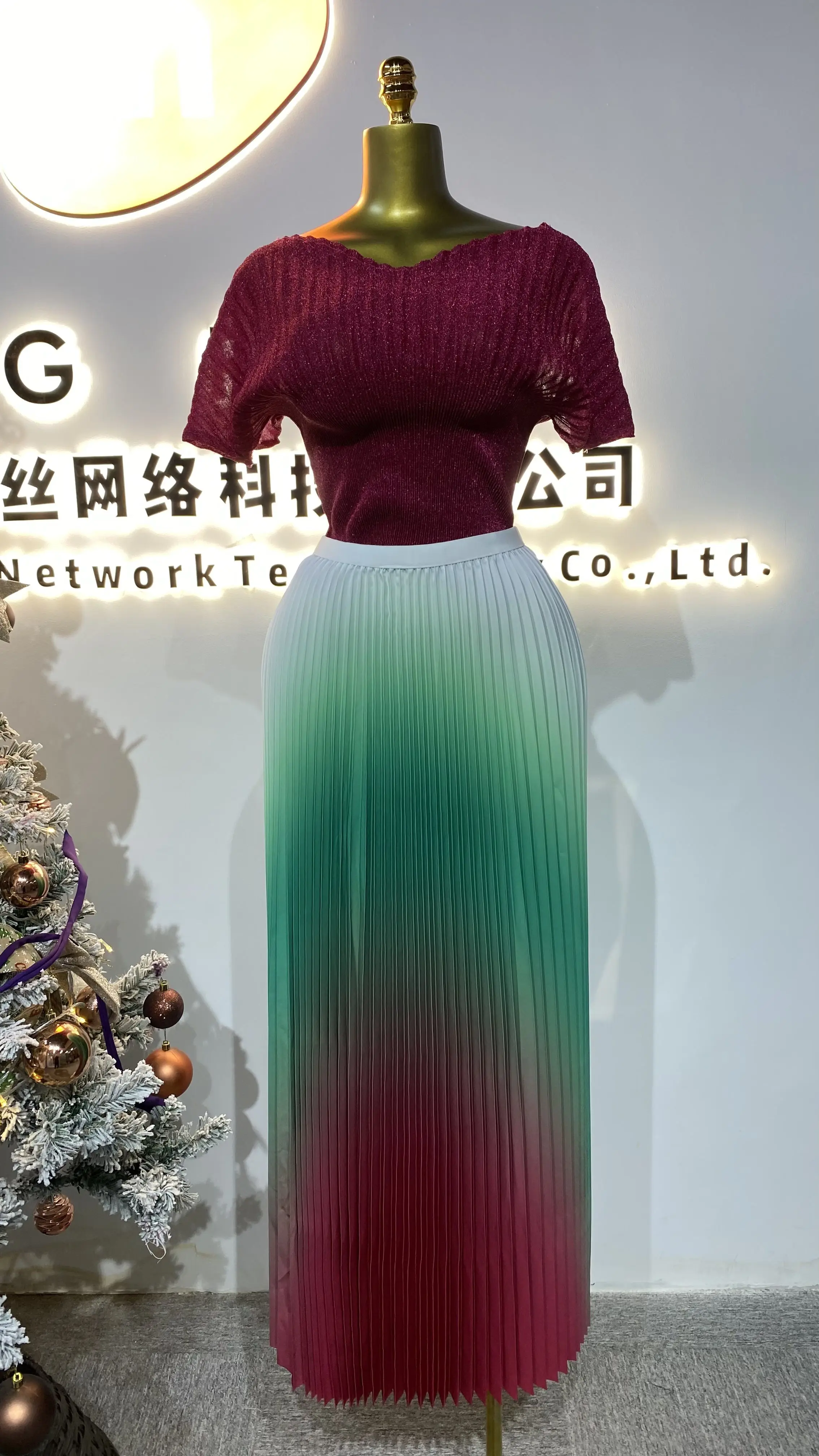 New style pleated fluorescent gradient fashion slimming high-end temperament loose fit casual summer tops long-GZMM209
New style pleated fluorescent gradient fashion slimming high-end temperament loose fit casual summer tops long-GZMM209