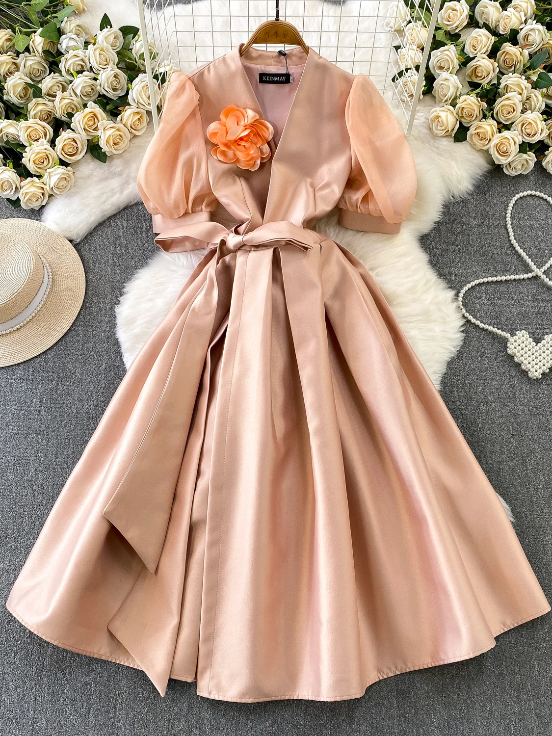 Elegant V-Neck Puffy Sleeve Dress Women's Waist-Cinching Slimming Pleated Dress Floral Decoration A-Line Long Dress
Elegant V-Neck Puffy Sleeve Dress Women's Waist-Cinching Slimming Pleated Dress Floral Decoration A-Line Long Dress