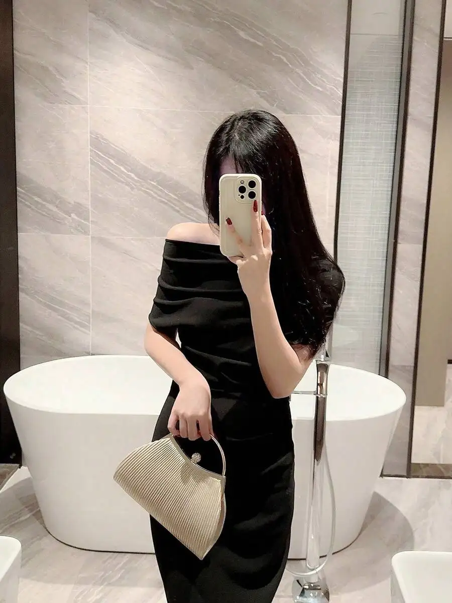 Elegant Rhinestone Clutch Bag For Evening Party Wedding Dinner
Elegant Rhinestone Clutch Bag For Evening Party Wedding Dinner