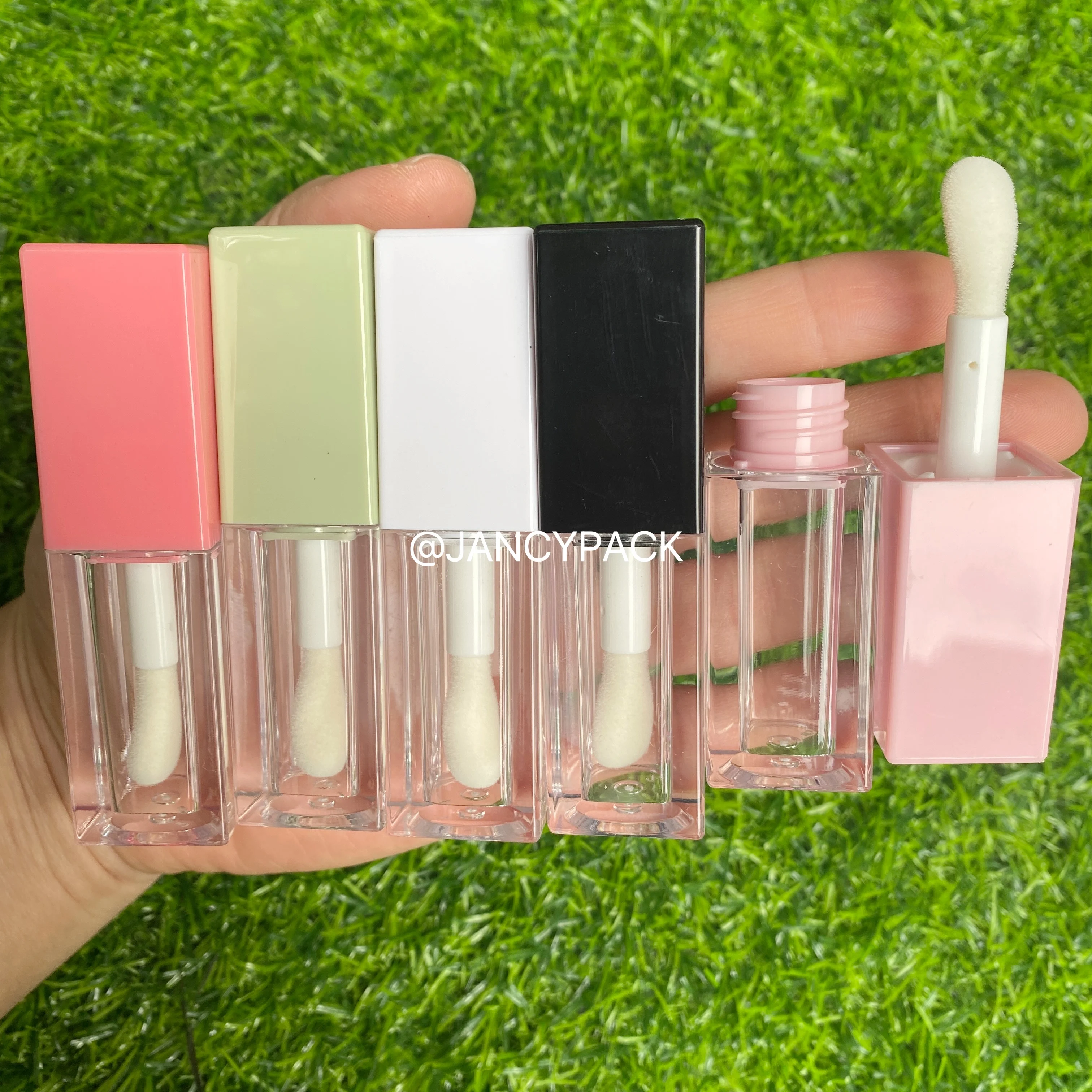 5ML Lip Gloss Tube Plastic Clear Lip Glaze Tubes Square Empty Transparent Lipgloss Packing Containers Custom Logo
5ML Lip Gloss Tube Plastic Clear Lip Glaze Tubes Square Empty Transparent Lipgloss Packing Containers Custom Logo