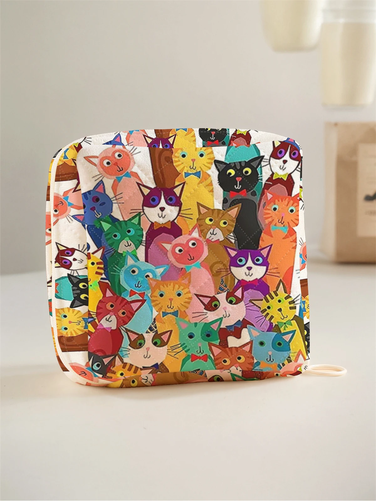 1 портативная сумка для хранения гигиенических салфеток, изготовлена из красочного кошачьего узора и материала из ромбовидной сетки, легкая женская сумка для салфеток
1 портативная сумка для хранения гигиенических салфеток, изготовлена из красочного кошачьего узора и материала из ромбовидной сетки, легкая женская сумка для салфеток