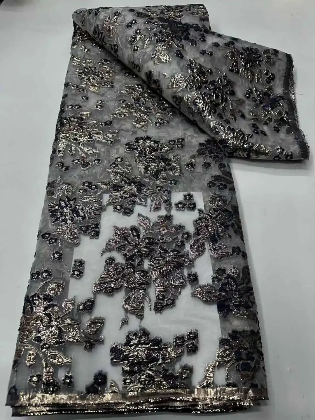 African Jacquard Lace Fabric 2025 Latest Silver White French Lace Embroidered Nigerian Brocade Lace Fabric For Party Dress A2205
African Jacquard Lace Fabric 2025 Latest Silver White French Lace Embroidered Nigerian Brocade Lace Fabric For Party Dress A2205