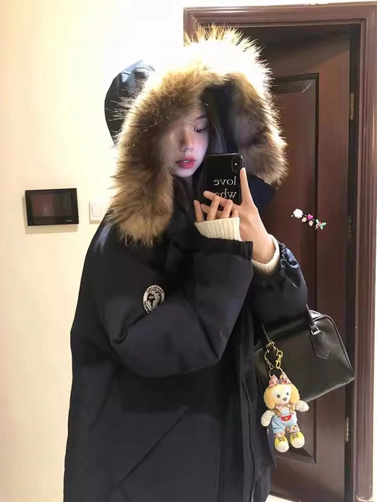 Парка женская осенняя, укороченная, с матовым эффектом, на пуговицах, с мехом, оверсайз, в европейском стиле, с капюшоном и утягивающим поясом на завязках
Парка женская осенняя, укороченная, с матовым эффектом, на пуговицах, с мехом, оверсайз, в европейском стиле, с капюшоном и утягивающим поясом на завязках