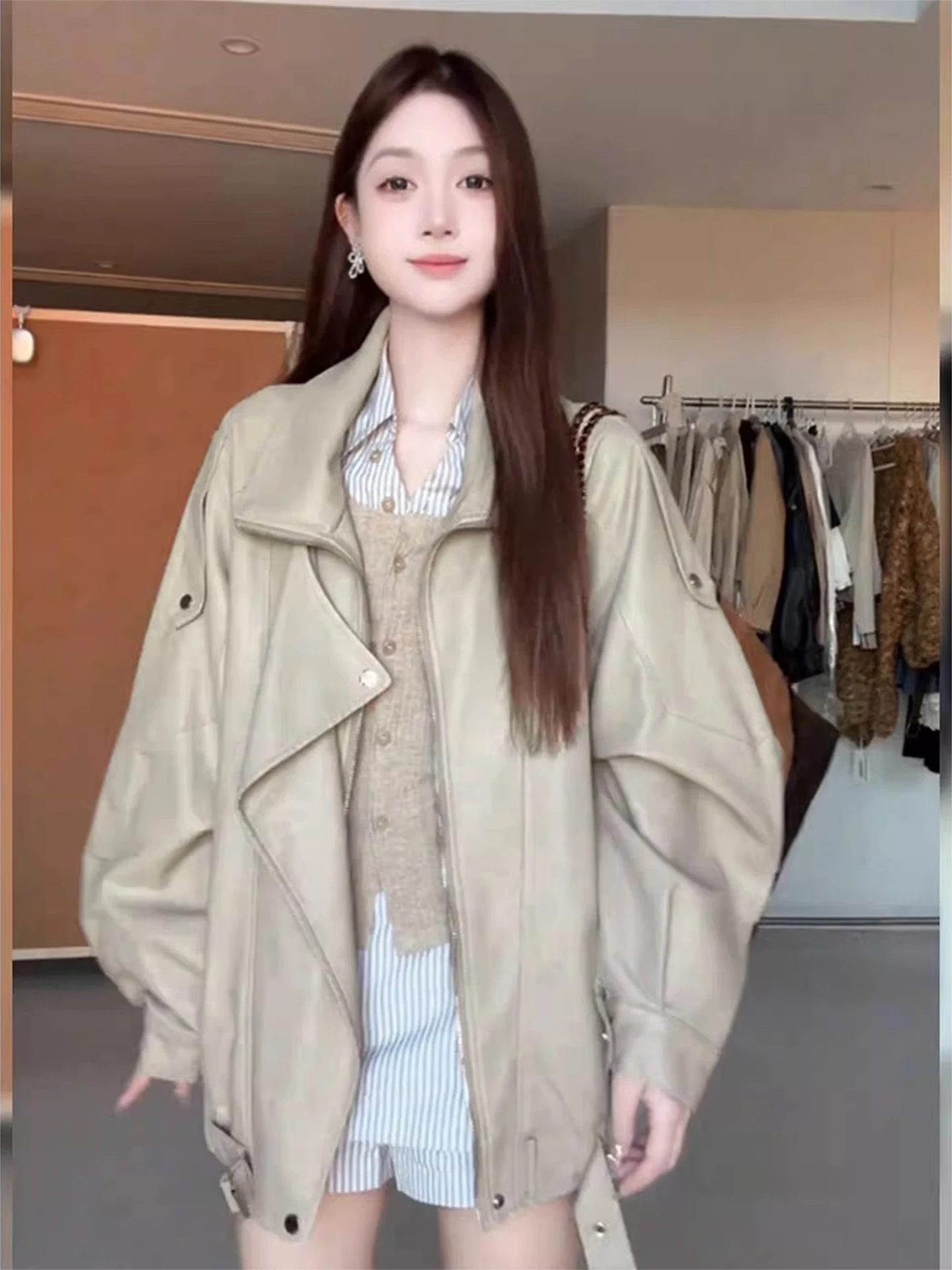 Korean High-End PU Leather Jaet Women's Spring Autumn Cool Unique Loose Motorcycle Jaet Top Commute Sle Long Sve Zipper
Korean High-End PU Leather Jaet Women's Spring Autumn Cool Unique Loose Motorcycle Jaet Top Commute Sle Long Sve Zipper