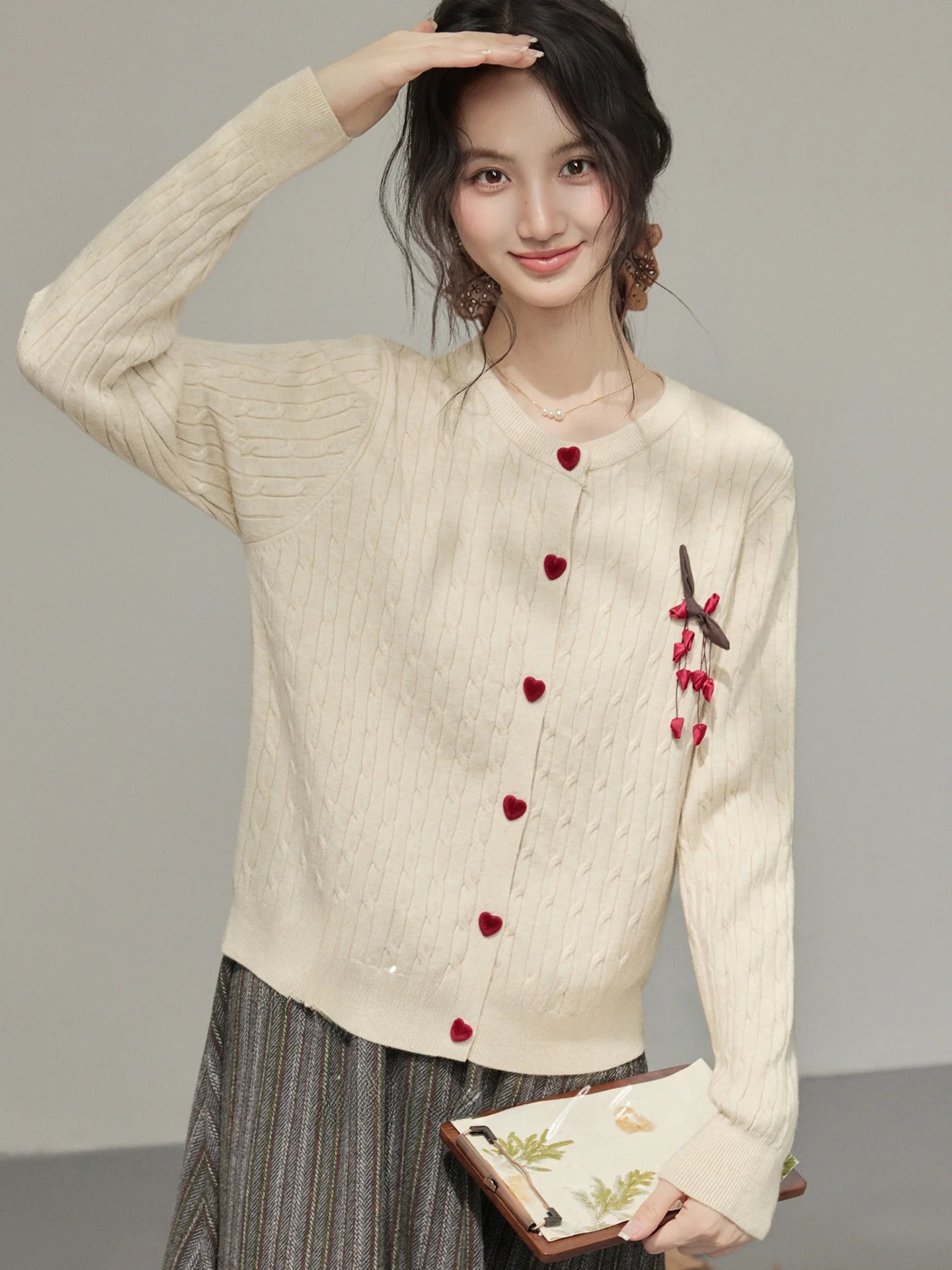 Мягкий уютный вязаный кардиган-свитер женский с круглым вырезом, длинный, осенне-зимний, повседневный, в стиле французской моды, трикотаж
Мягкий уютный вязаный кардиган-свитер женский с круглым вырезом, длинный, осенне-зимний, повседневный, в стиле французской моды, трикотаж