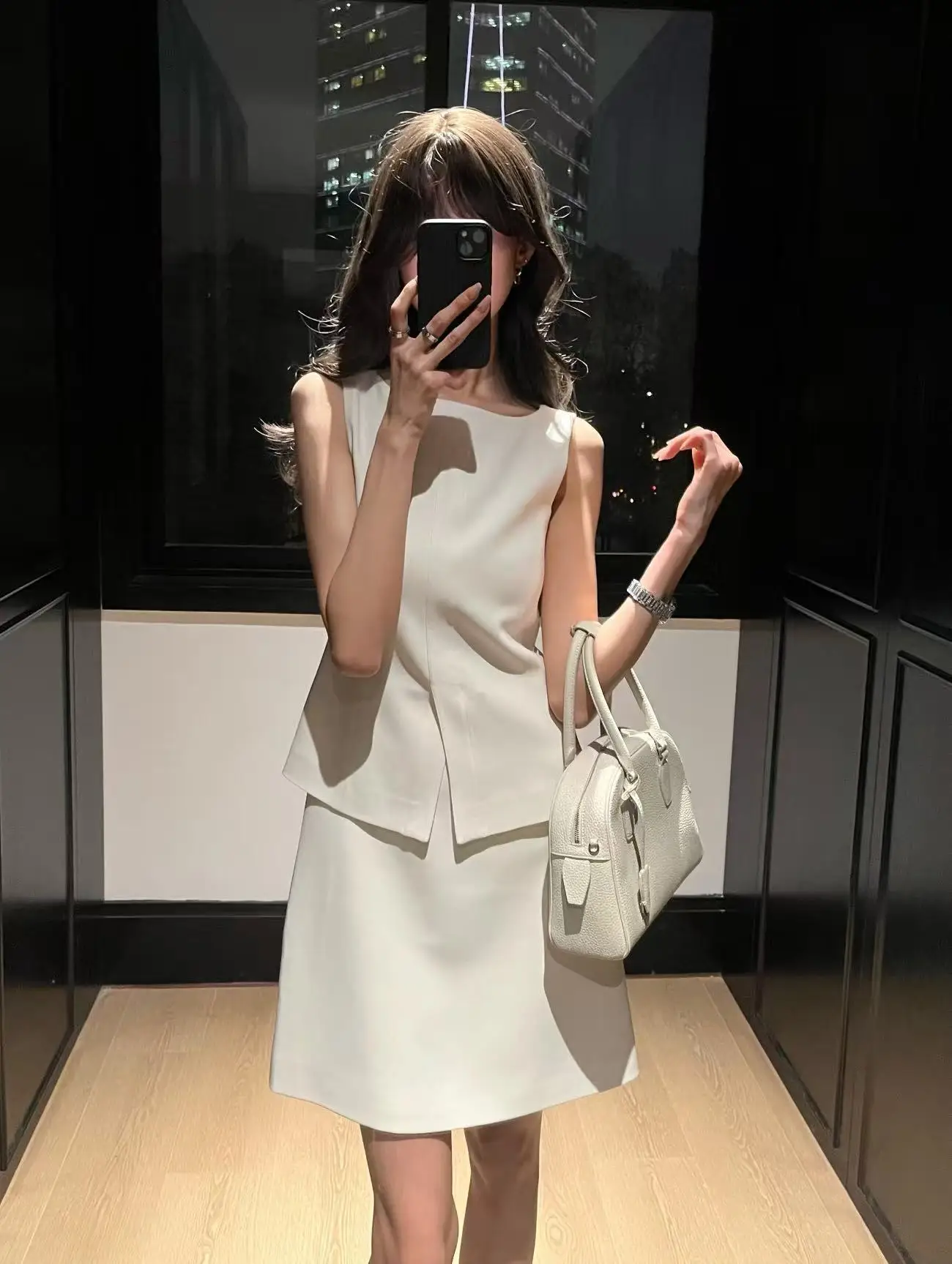 Hebe Style Luxury Fashion White Vest Top Half Skirt Trendy Set Women Summer New Two Piece Anti Wrinkle Medium Thickness Polye...
Hebe Style Luxury Fashion White Vest Top Half Skirt Trendy Set Women Summer New Two Piece Anti Wrinkle Medium Thickness Polye...