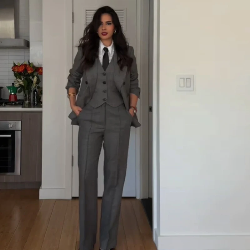Office Commute Women 3 Piece Set Chic Chelsea Blazers Coat Single Breasted Vest Zipper Straight Pants 2025 New Daily Lady Suits
Office Commute Women 3 Piece Set Chic Chelsea Blazers Coat Single Breasted Vest Zipper Straight Pants 2025 New Daily Lady Suits