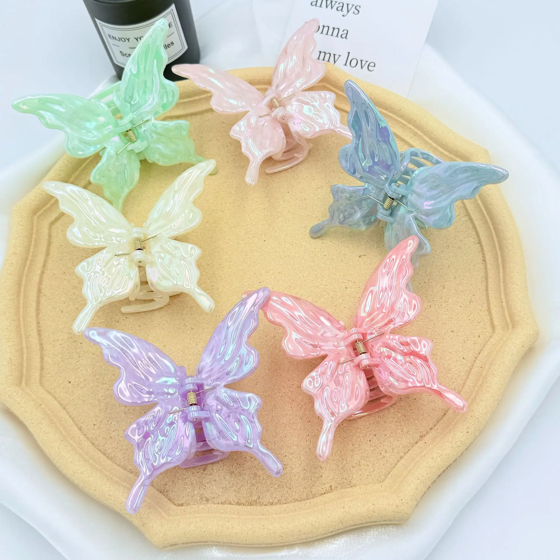DS 10CM Large Colorful Butterfly Hair Claw Plastic Claw Clips Butterfly Trendy Crab Hair Clips for Women Girls Hair Accessories
DS 10CM Large Colorful Butterfly Hair Claw Plastic Claw Clips Butterfly Trendy Crab Hair Clips for Women Girls Hair Accessories