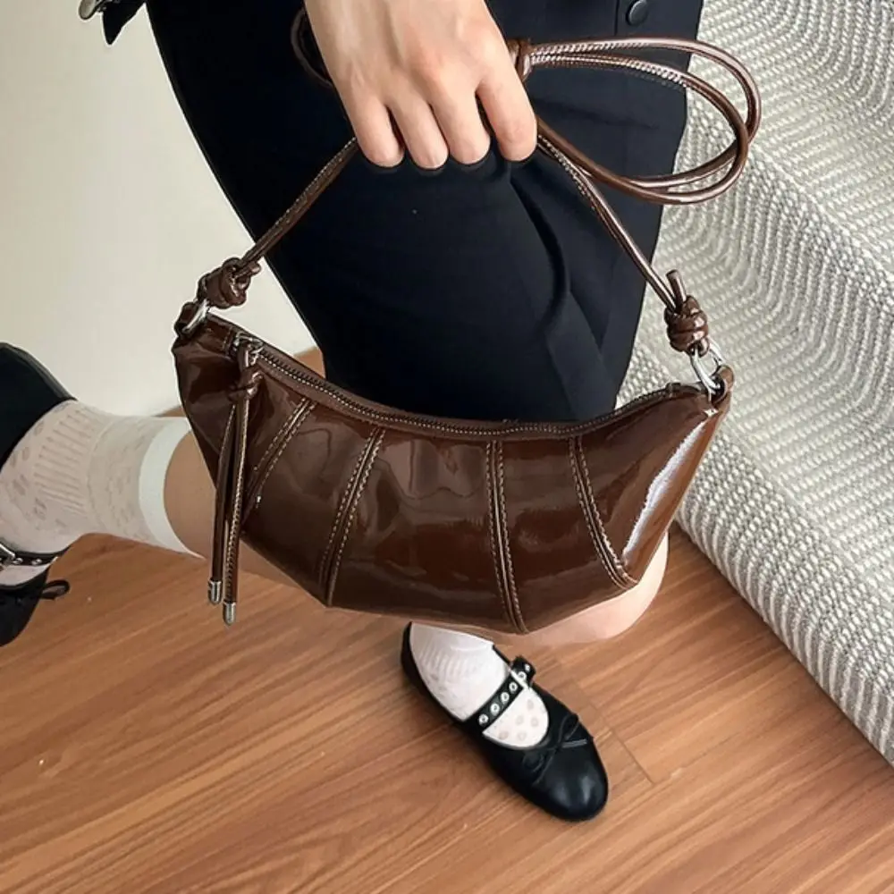 Элегантная винтажная сумка через плечо с круассаном в стиле ретро, однотонная сумка через плечо с клецками, повседневная женская сумка из искусственной кожи, уличная сумка
Элегантная винтажная сумка через плечо с круассаном в стиле ретро, однотонная сумка через плечо с клецками, повседневная женская сумка из искусственной кожи, уличная сумка