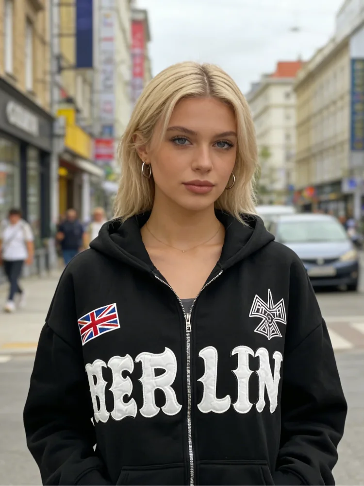 Толстовка с капюшоном и вышитыми буквами из темной пены для мужчин и женщин, осенне-зимняя куртка в американском ретро-стиле с карманами.
Толстовка с капюшоном и вышитыми буквами из темной пены для мужчин и женщин, осенне-зимняя куртка в американском ретро-стиле с карманами.