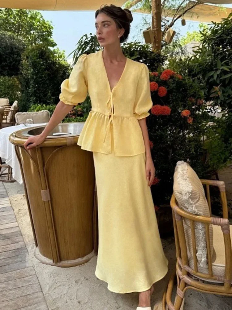 Повседневная юбка с рюшами, комплект из 2 предметов, женские летние модные топы на шнуровке в стиле пэчворк с короткими рукавами, свободные комплекты макси-платьев для отпуска, 2025
Повседневная юбка с рюшами, комплект из 2 предметов, женские летние модные топы на шнуровке в стиле пэчворк с короткими рукавами, свободные комплекты макси-платьев для отпуска, 2025