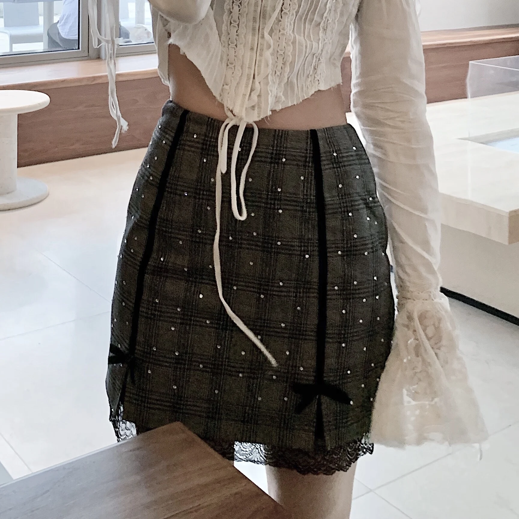 Юбка-бодикон Amor Fing Sweetheart, оригинальный дизайн, клетчатая, с стразами, бархатная, с бантом, кружевная, для офиса, с высокой талией
Юбка-бодикон Amor Fing Sweetheart, оригинальный дизайн, клетчатая, с стразами, бархатная, с бантом, кружевная, для офиса, с высокой талией