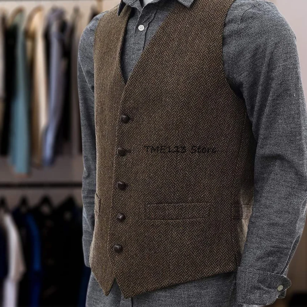 Костюм-жилет для мужчин, костюм с v-образным вырезом, повседневный стиль, винтажная ткань с узором «елочка», однобортный элегантный мужской жилет, классический нарядный жилет
Костюм-жилет для мужчин, костюм с v-образным вырезом, повседневный стиль, винтажная ткань с узором «елочка», однобортный элегантный мужской жилет, классический нарядный жилет