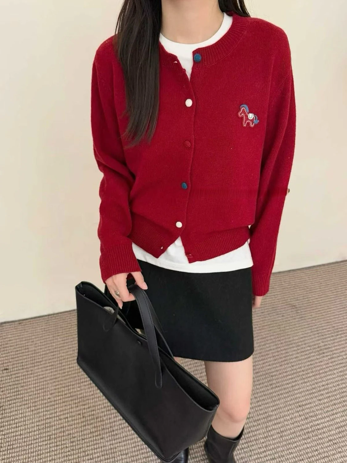 Корейский вязаный кардиган Sle Long Sve с вышивкой, осень-зима, Новое поступление, антивозрастной свитер, куртка для женщин
Корейский вязаный кардиган Sle Long Sve с вышивкой, осень-зима, Новое поступление, антивозрастной свитер, куртка для женщин