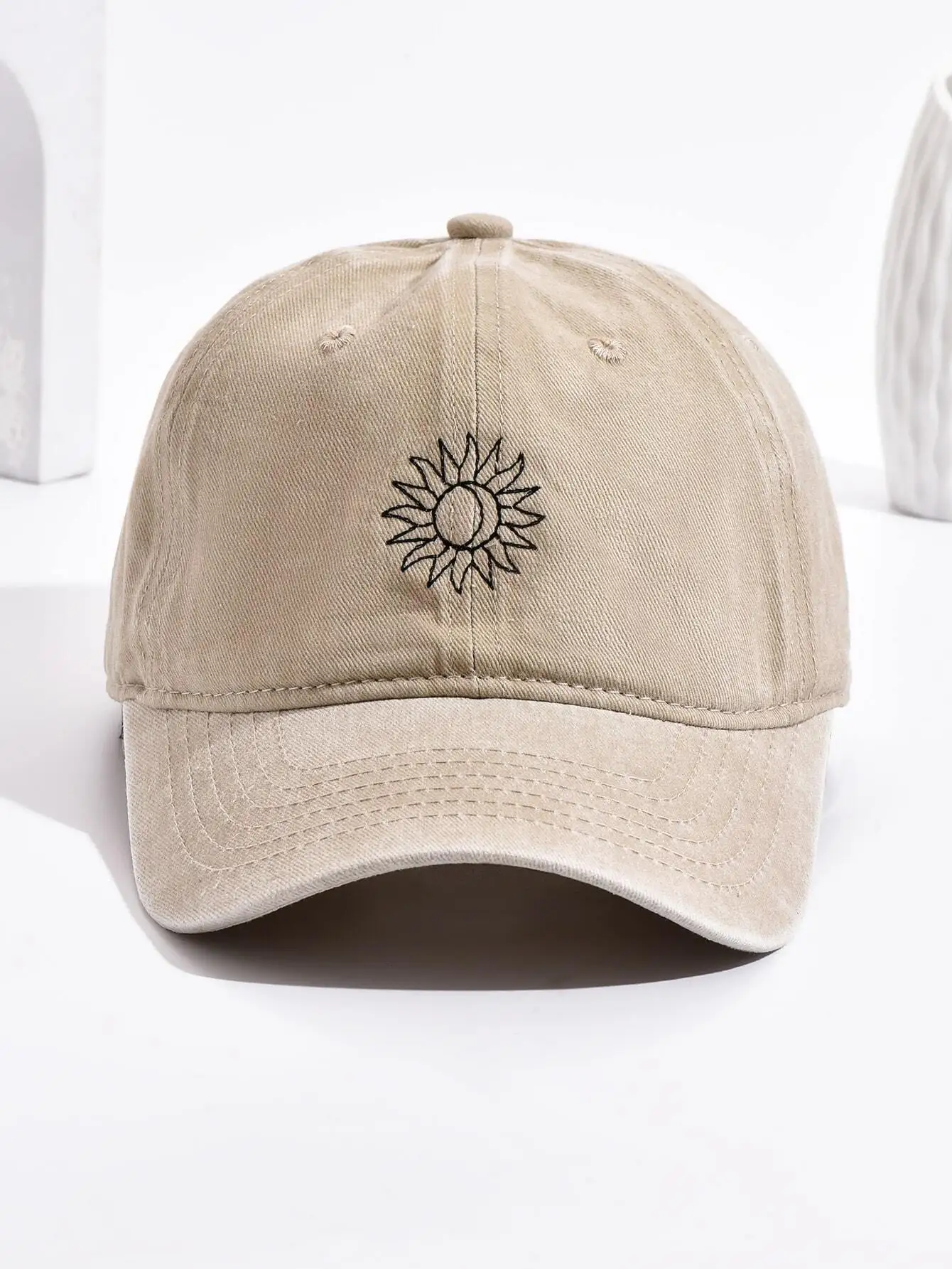 1pc Unisex Sun & Moon Embroidered Soft Crown Vintage Washed Adjustable Baseball Cap, Casual Dad Hat Suitable For Outdoor, Travel And Daily Wear
1pc Unisex Sun & Moon Embroidered Soft Crown Vintage Washed Adjustable Baseball Cap, Casual Dad Hat Suitable For Outdoor, Travel And Daily Wear
