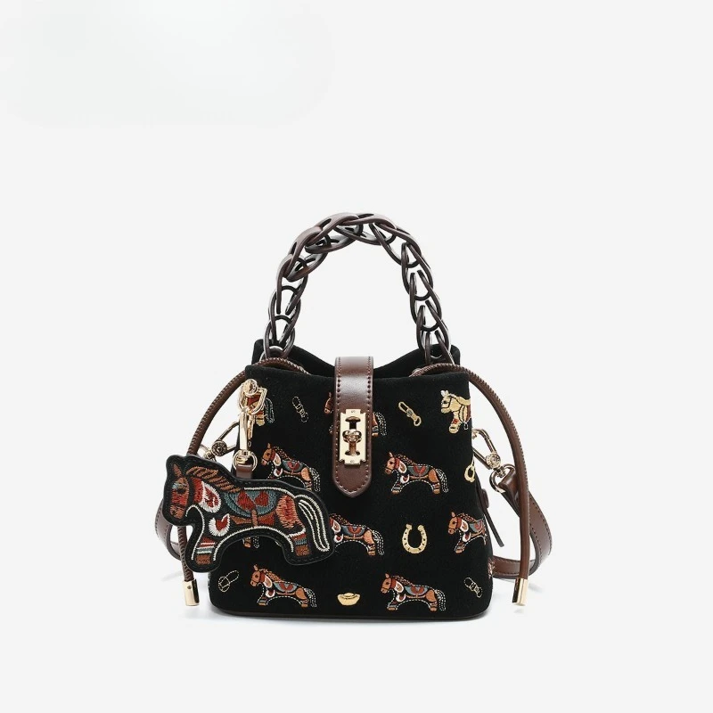 Autumn Winter New Product Black Horse Pattern Messenger Bag Fashionable Versatile Premium Bucket Single Shoulder Messenger Bag
Autumn Winter New Product Black Horse Pattern Messenger Bag Fashionable Versatile Premium Bucket Single Shoulder Messenger Bag