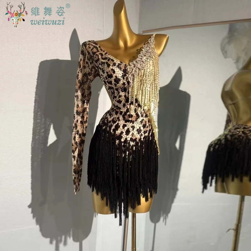 Latin Dance Rhinestone Dress High-end Custom Slim Fit Leopard Print Black Tassel Skirt Samba Tango Women's Adult Stage Costume
Latin Dance Rhinestone Dress High-end Custom Slim Fit Leopard Print Black Tassel Skirt Samba Tango Women's Adult Stage Costume
