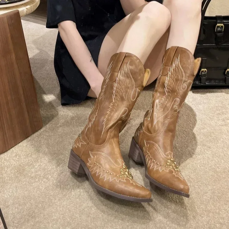 Women Pointed Toe Mid-calf Western Cowboy Boots Women Retro Embroidered Knight Boots Rivet Winter Gladiator Botas Zapatos Mujer
Women Pointed Toe Mid-calf Western Cowboy Boots Women Retro Embroidered Knight Boots Rivet Winter Gladiator Botas Zapatos Mujer