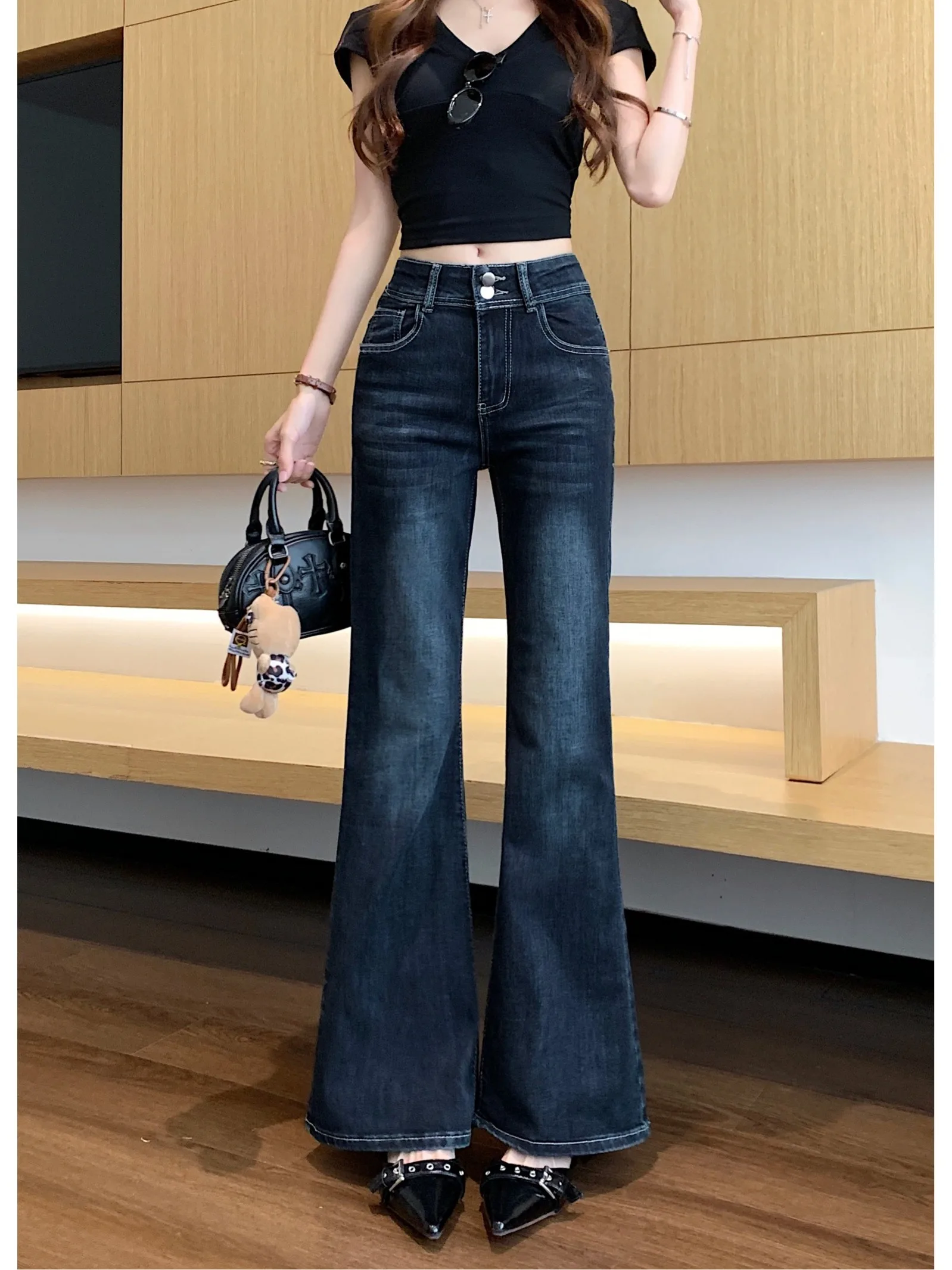 Low Waist Loose Fit Flared Leg Jeans Women's Summer Commute Style Blue Color Straight Cut Trousers Design Sensation
Low Waist Loose Fit Flared Leg Jeans Women's Summer Commute Style Blue Color Straight Cut Trousers Design Sensation