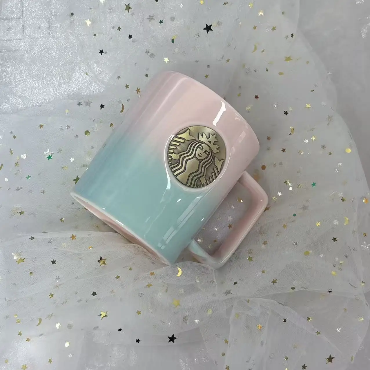 Starbucks 473ml Pink & Blue Gradient Ceramic Mug with Bronze Siren Logo, Coffee Cup
Starbucks 473ml Pink & Blue Gradient Ceramic Mug with Bronze Siren Logo, Coffee Cup
