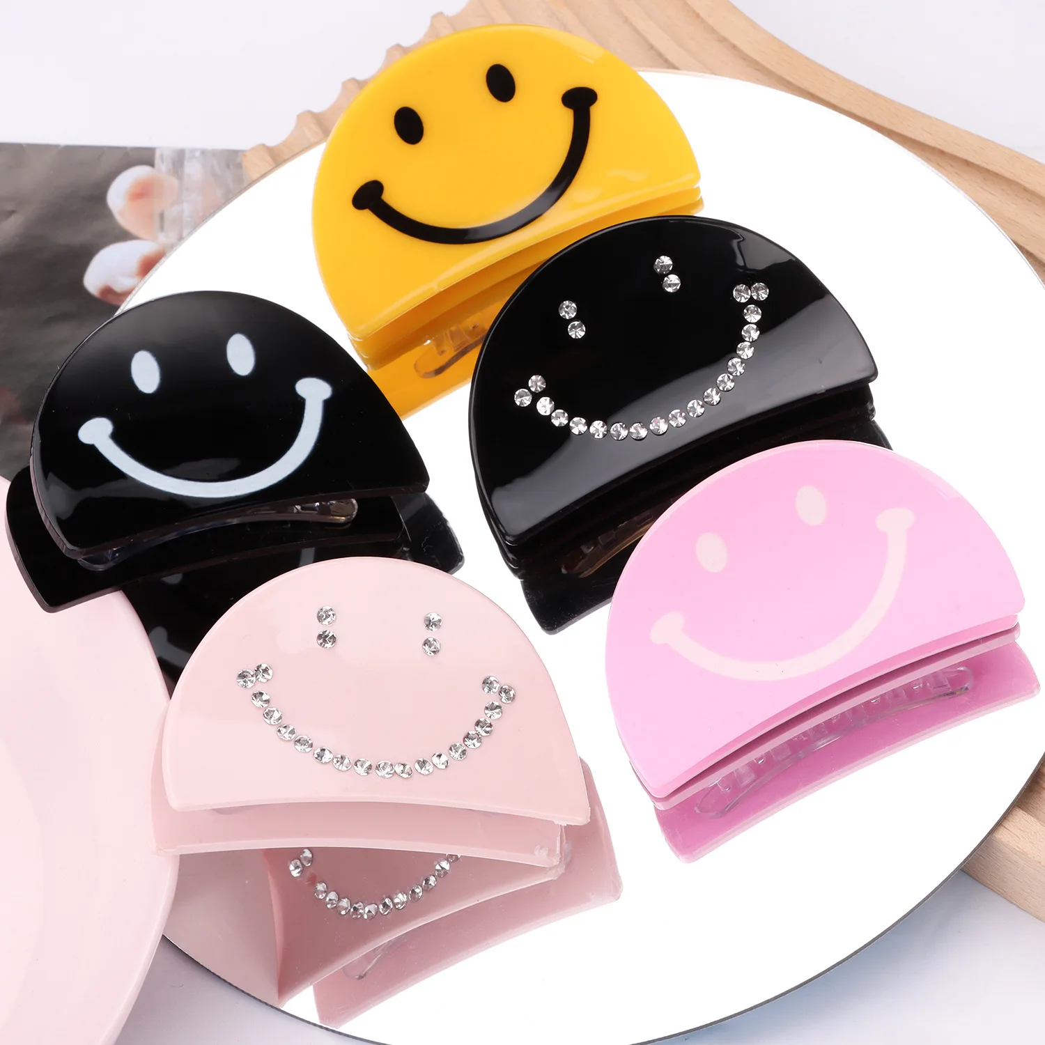 1pc New smiley face shaped acrylic material headpiece hair clip, hair clip at the back of the head, hair grab
1pc New smiley face shaped acrylic material headpiece hair clip, hair clip at the back of the head, hair grab