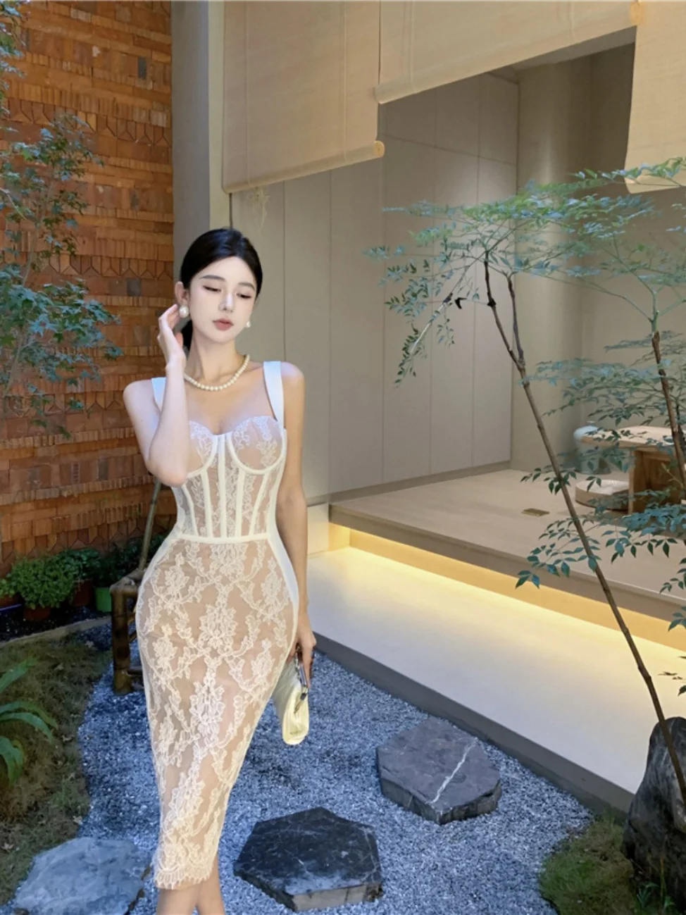 Кружевное лоскутное утягивающее платье средней длины с высокой талией, модное осеннее новое маленькое женское сексуальное цельное платье
Кружевное лоскутное утягивающее платье средней длины с высокой талией, модное осеннее новое маленькое женское сексуальное цельное платье