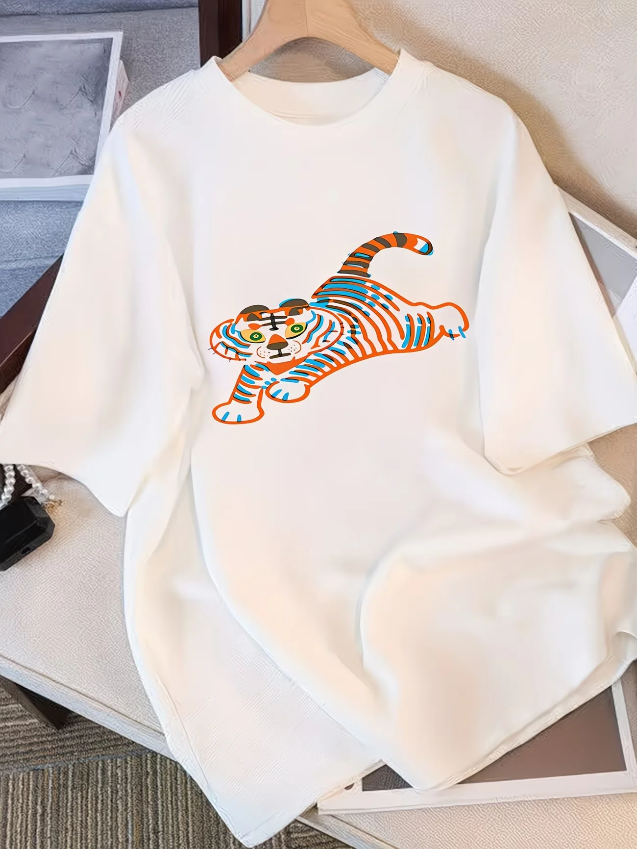 Tiger Graphic T Shirt Funny Animal Art Tee Retro Aesthetic Harajuku Streetwear Top Casual Unisex Short Sleeve Shirt
Tiger Graphic T Shirt Funny Animal Art Tee Retro Aesthetic Harajuku Streetwear Top Casual Unisex Short Sleeve Shirt