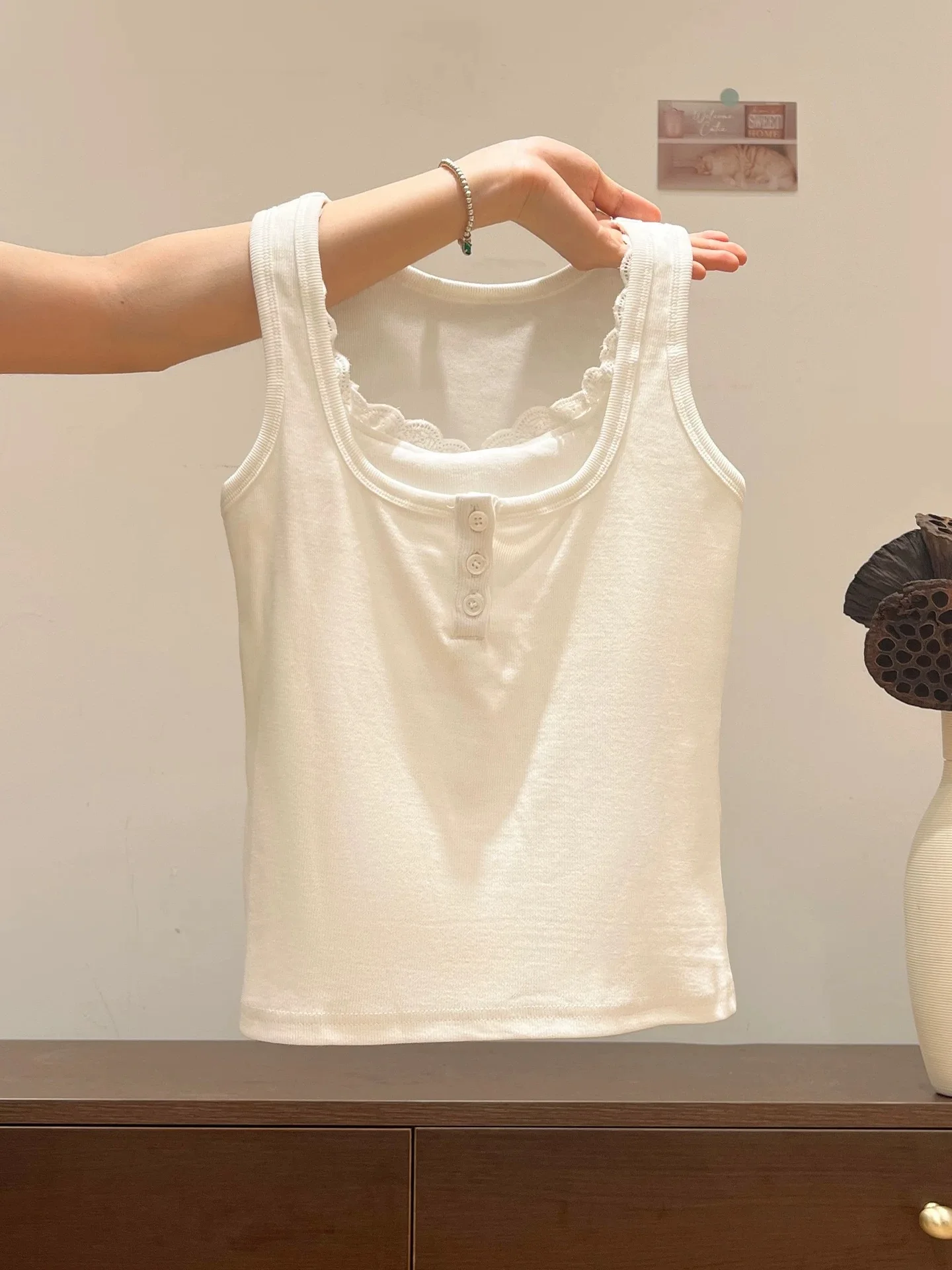 Summer 2026 Lace Trim Camisole Tank Top Women's plus Size Inner Wear Outer Wear Slim Fit Base Layer Spicy Girl Top
Summer 2026 Lace Trim Camisole Tank Top Women's plus Size Inner Wear Outer Wear Slim Fit Base Layer Spicy Girl Top