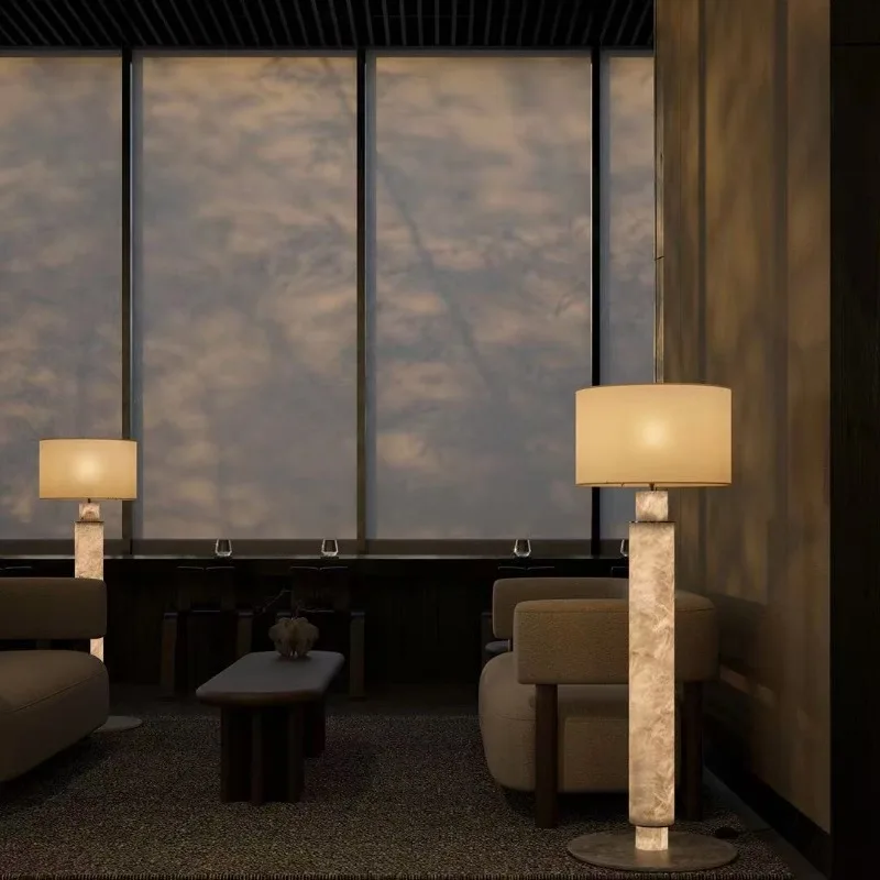 Японский свет, роскошный торшер из натурального мрамора, итальянский простой новый китайский готельный выставочный зал, вертикальный торшер
Японский свет, роскошный торшер из натурального мрамора, итальянский простой новый китайский готельный выставочный зал, вертикальный торшер