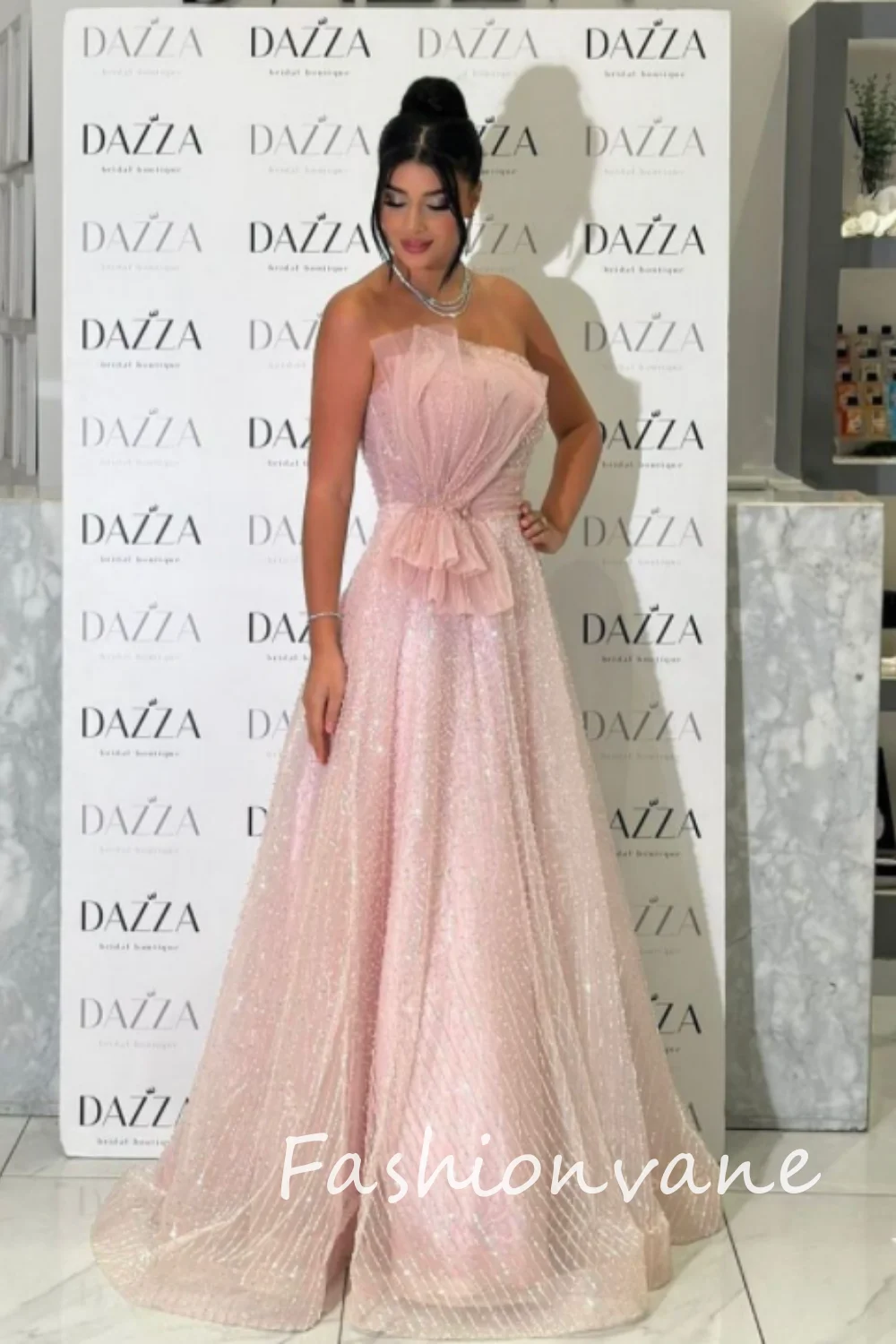 Fashionvane 2024 Customized Women A-Line Strapless Sleeveless Glitter Pink Tulle Prom Dress Evening Gown Formal Cocktail Gown
Fashionvane 2024 Customized Women A-Line Strapless Sleeveless Glitter Pink Tulle Prom Dress Evening Gown Formal Cocktail Gown