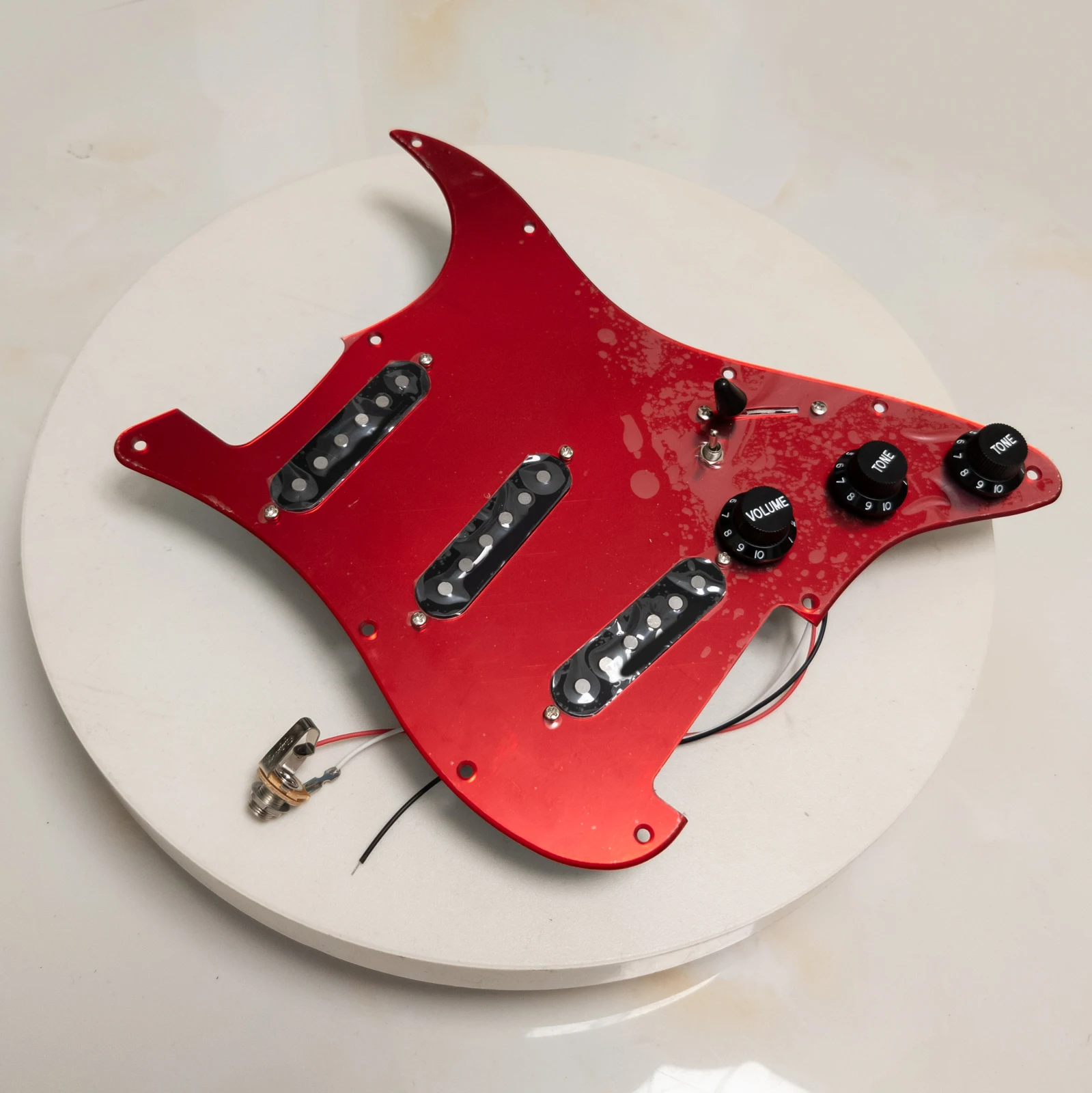 Guitar Prewired Loaded Pickguard Set Red with Alnico 5 Single Coil Pickups Set for ST Electric Guitar Replacement Parts
Guitar Prewired Loaded Pickguard Set Red with Alnico 5 Single Coil Pickups Set for ST Electric Guitar Replacement Parts