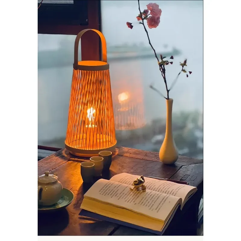 Japanese style Chinese desk lamp, tatami, tea room, study, bamboo weaving, creative art, fashion, bedroom, study, homestay lamp
Japanese style Chinese desk lamp, tatami, tea room, study, bamboo weaving, creative art, fashion, bedroom, study, homestay lamp