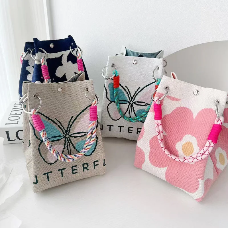 Новая летняя корейская вязаная сумка для мобильного телефона, сумка-тоут, кошелек для монет, дорожная сумка-ведро, женская сумка Street Snap
Новая летняя корейская вязаная сумка для мобильного телефона, сумка-тоут, кошелек для монет, дорожная сумка-ведро, женская сумка Street Snap