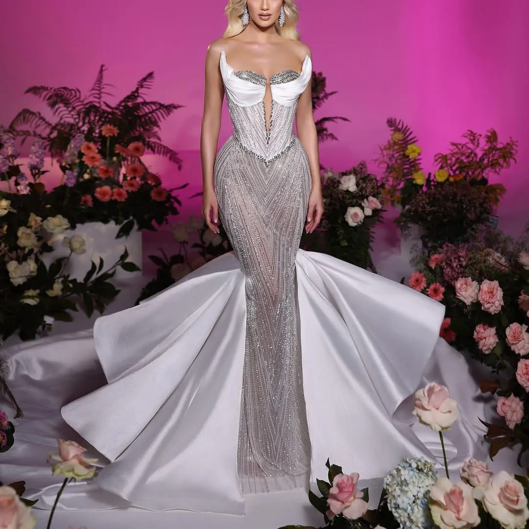 Mermaid Evening Dresses Sleeveless V Neck Sequins Beaded 3D Lace Hollow Satin Diamonds Detachable Train Prom Dresses Custom Made
Mermaid Evening Dresses Sleeveless V Neck Sequins Beaded 3D Lace Hollow Satin Diamonds Detachable Train Prom Dresses Custom Made