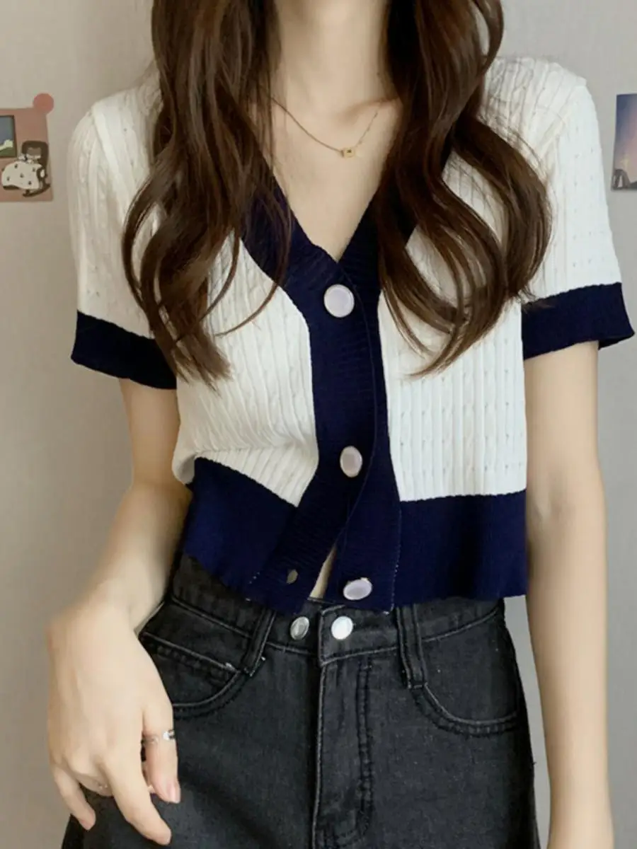 Retro V-Neck Short Sleeve Knitwear Women's Loose Short Style Summer Korean Design Casual Trendy Top Open Cardigan
Retro V-Neck Short Sleeve Knitwear Women's Loose Short Style Summer Korean Design Casual Trendy Top Open Cardigan