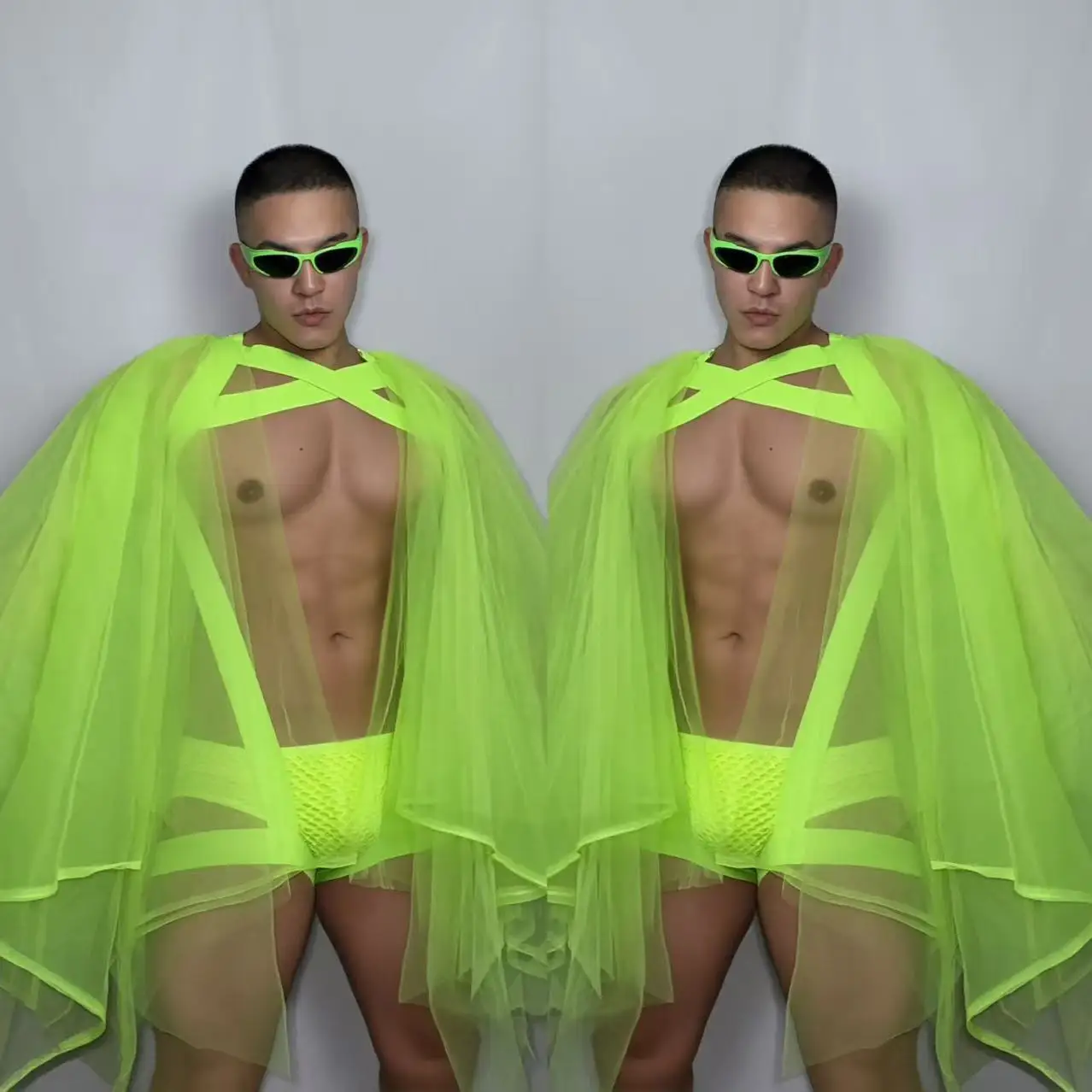 Men Fluorescent Green Mesh Harness Cape Shorts Set Nightclub Gogo Dancer Costume Rave Festival Pole Dance Performance Outfits
Men Fluorescent Green Mesh Harness Cape Shorts Set Nightclub Gogo Dancer Costume Rave Festival Pole Dance Performance Outfits