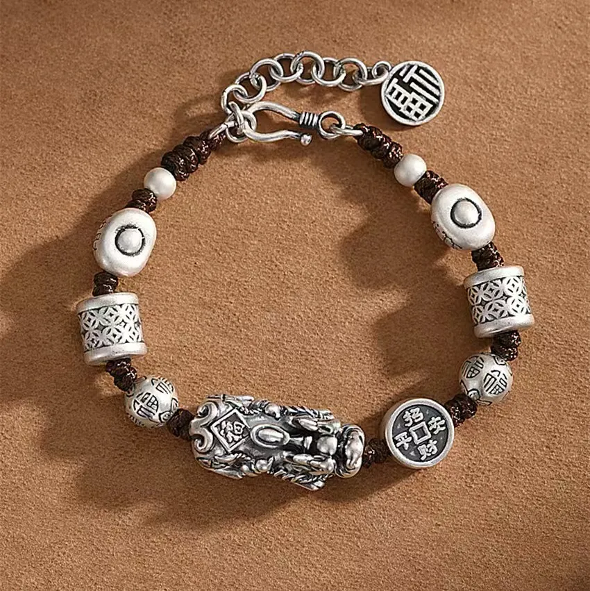 Хит продаж, тибетское серебро, ретро, этнический стиль, золотой слиток, браслет Pixiu счастливым персонажем, изысканные тканые украшения ручной работы
Хит продаж, тибетское серебро, ретро, этнический стиль, золотой слиток, браслет Pixiu счастливым персонажем, изысканные тканые украшения ручной работы