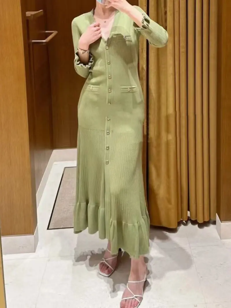 Women Green Knitted Midi Dress Ruffles Spliced Long Sleeve Single Breasted V-Neck Elegant Midi Dress
Women Green Knitted Midi Dress Ruffles Spliced Long Sleeve Single Breasted V-Neck Elegant Midi Dress